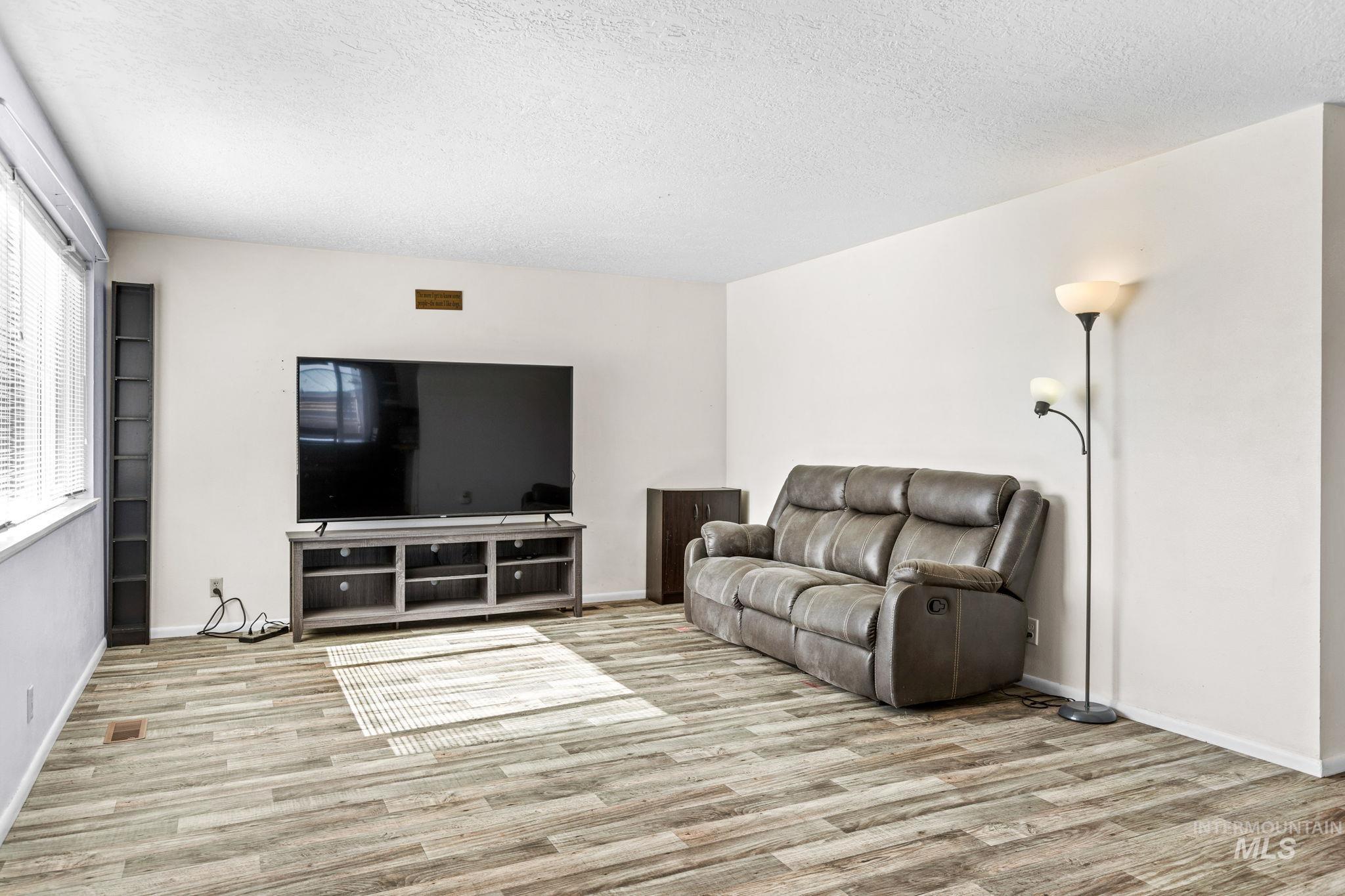 1126 Powell Ave., Nampa, Idaho 83687, 3 Bedrooms, 1 Bathroom, Residential For Sale, Price $329,900, 99003755