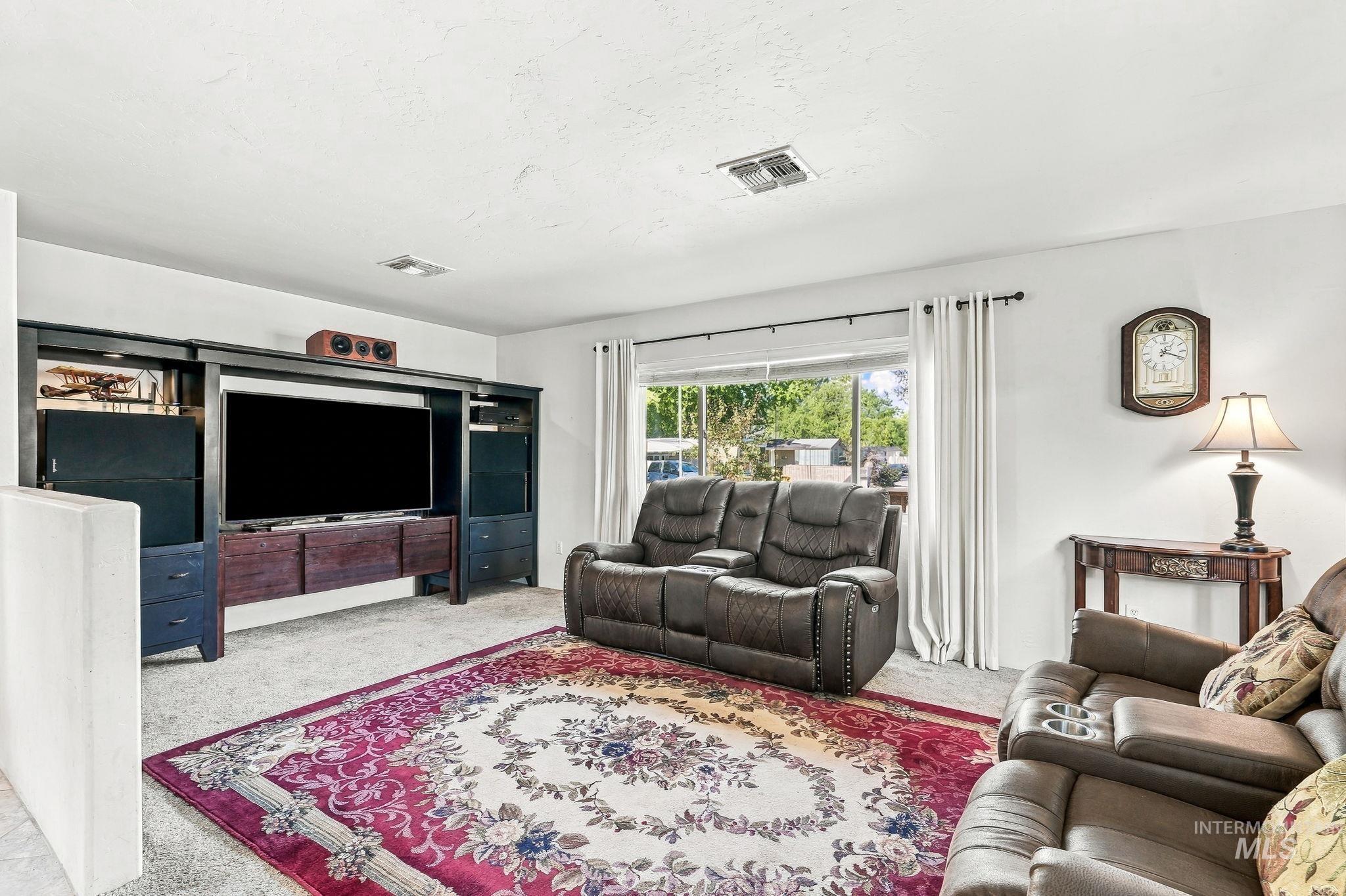 790 N Riviera Dr, Boise, Idaho 83703, 2 Bedrooms, 2 Bathrooms, Residential For Sale, Price $134,990, 99003758