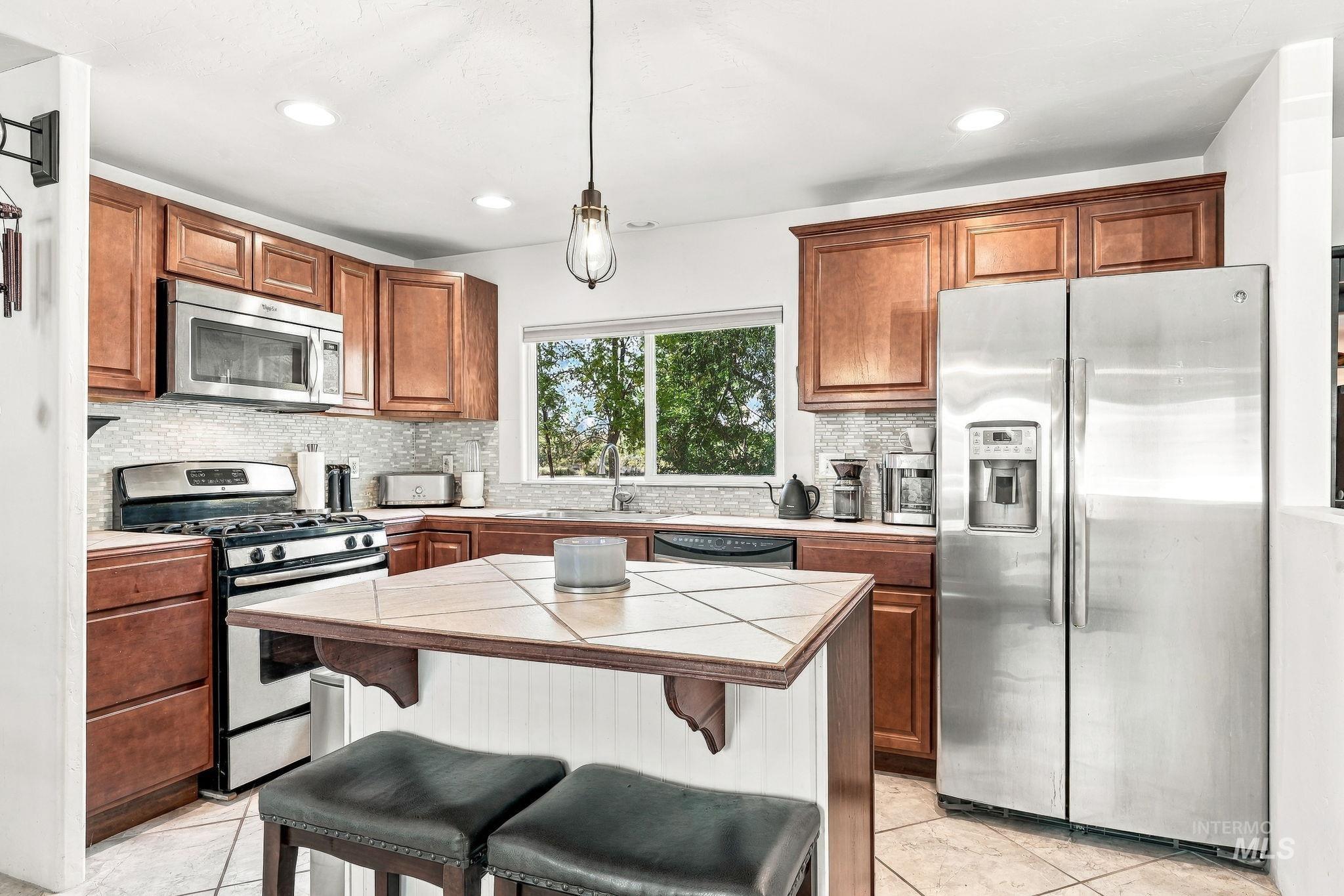 790 N Riviera Dr, Boise, Idaho 83703, 2 Bedrooms, 2 Bathrooms, Residential For Sale, Price $134,990, 99003758