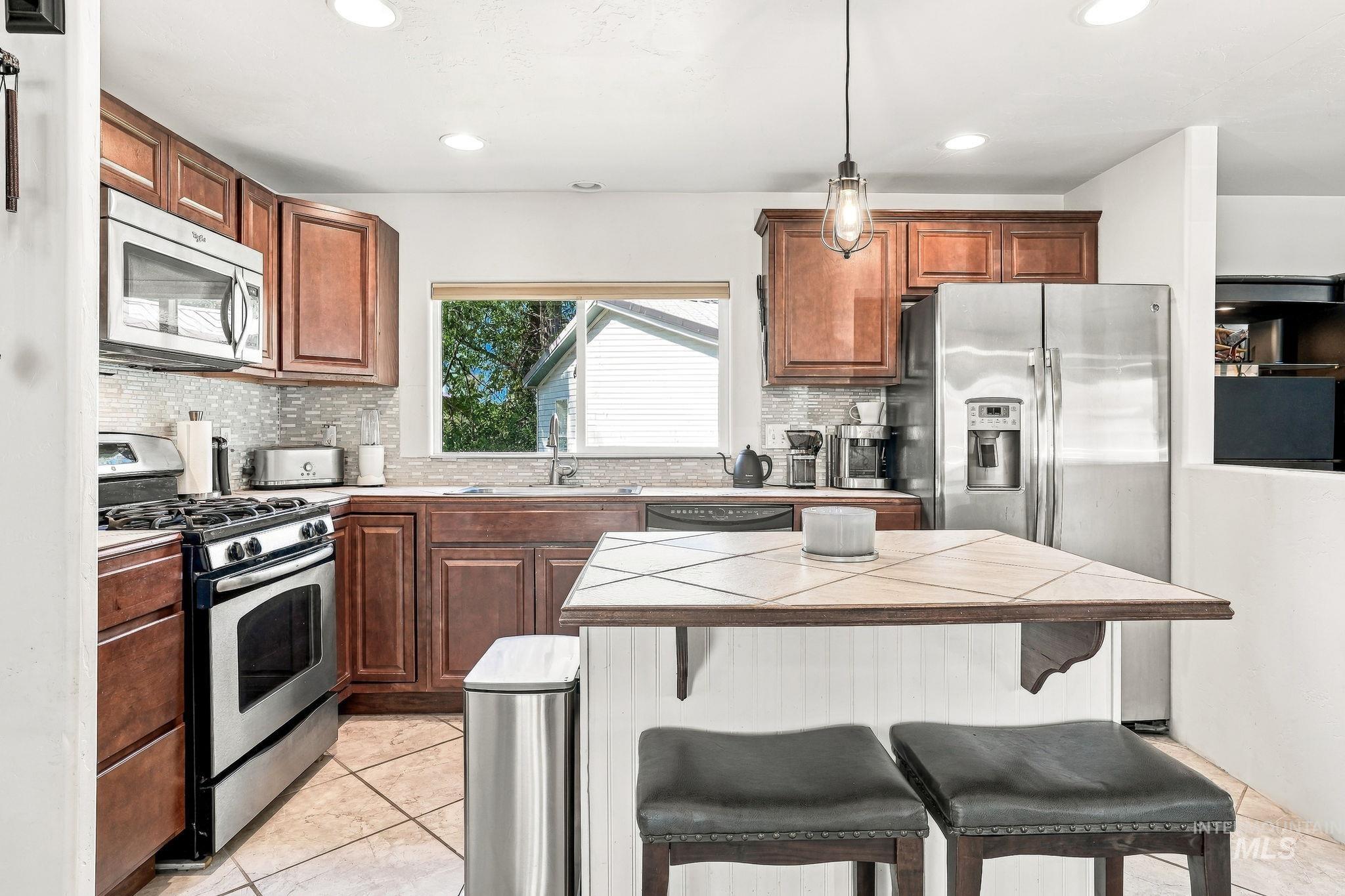790 N Riviera Dr, Boise, Idaho 83703, 2 Bedrooms, 2 Bathrooms, Residential For Sale, Price $134,990, 99003758