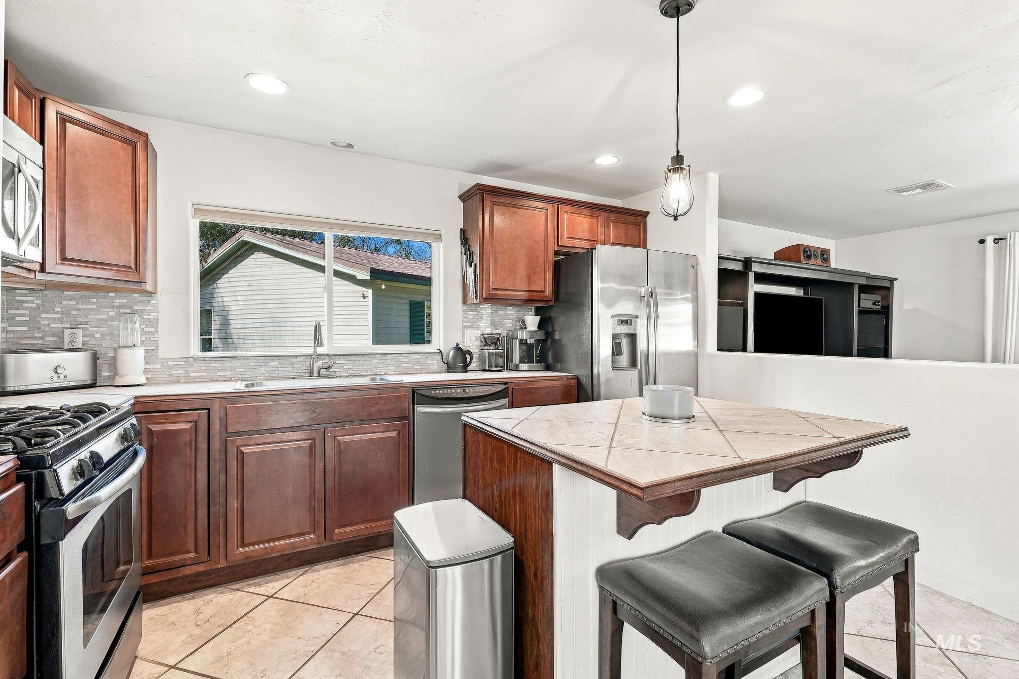 790 N Riviera Dr, Boise, Idaho 83703, 2 Bedrooms, 2 Bathrooms, Residential For Sale, Price $134,990, 99003758