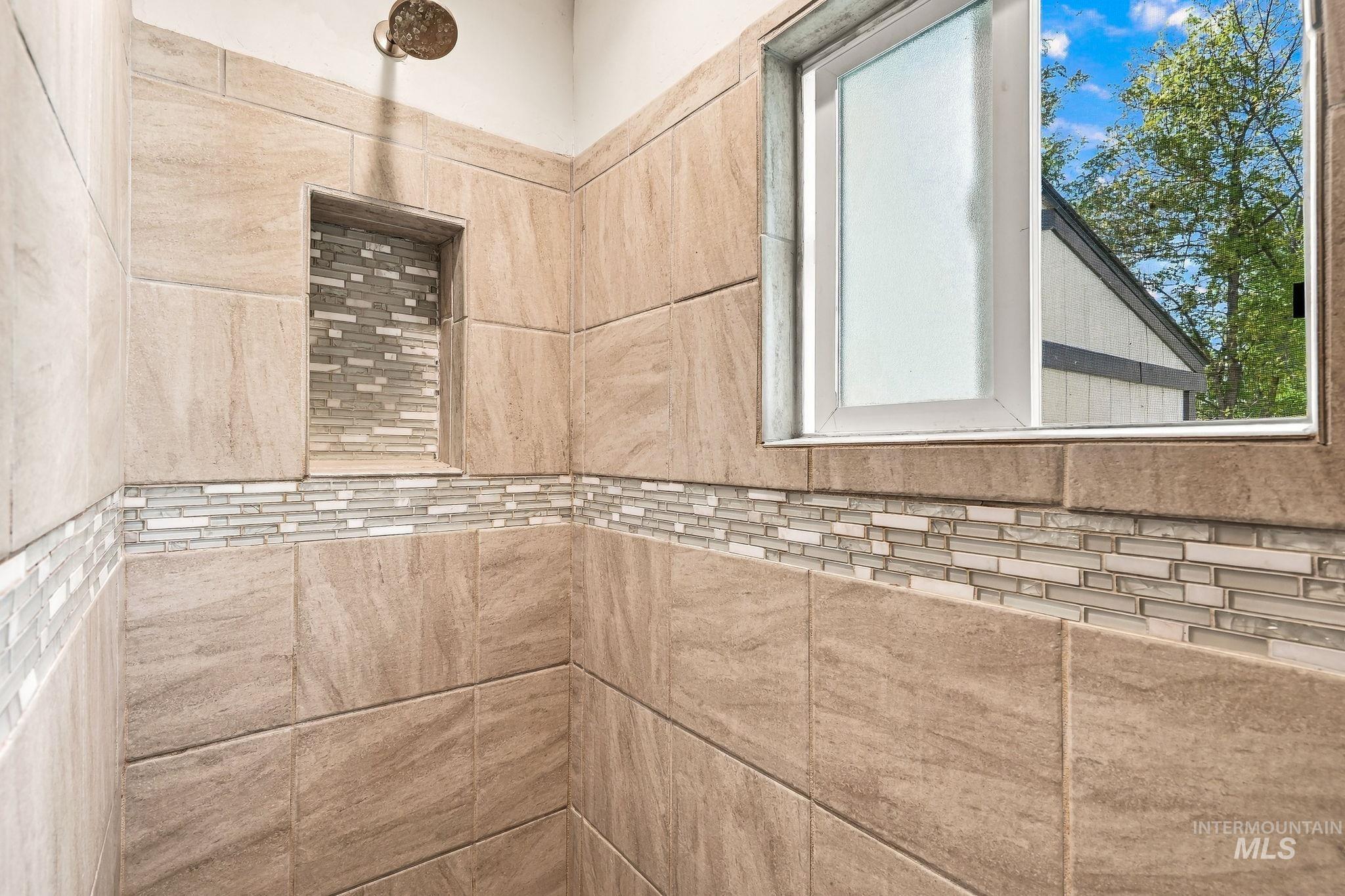 790 N Riviera Dr, Boise, Idaho 83703, 2 Bedrooms, 2 Bathrooms, Residential For Sale, Price $134,990, 99003758