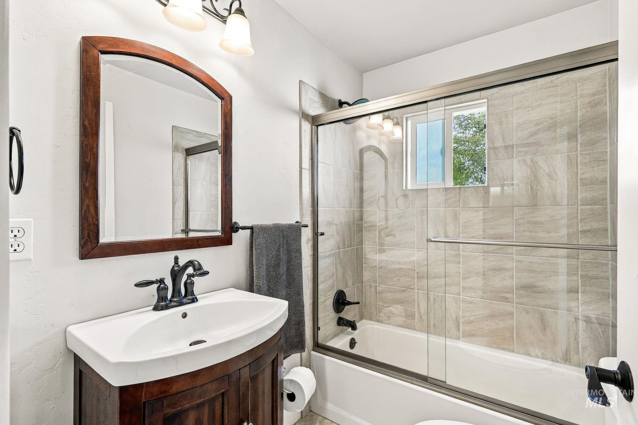 790 N Riviera Dr, Boise, Idaho 83703, 2 Bedrooms, 2 Bathrooms, Residential For Sale, Price $134,990, 99003758