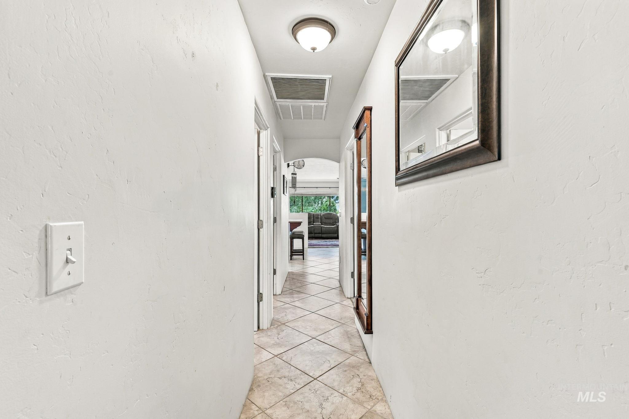 790 N Riviera Dr, Boise, Idaho 83703, 2 Bedrooms, 2 Bathrooms, Residential For Sale, Price $134,990, 99003758