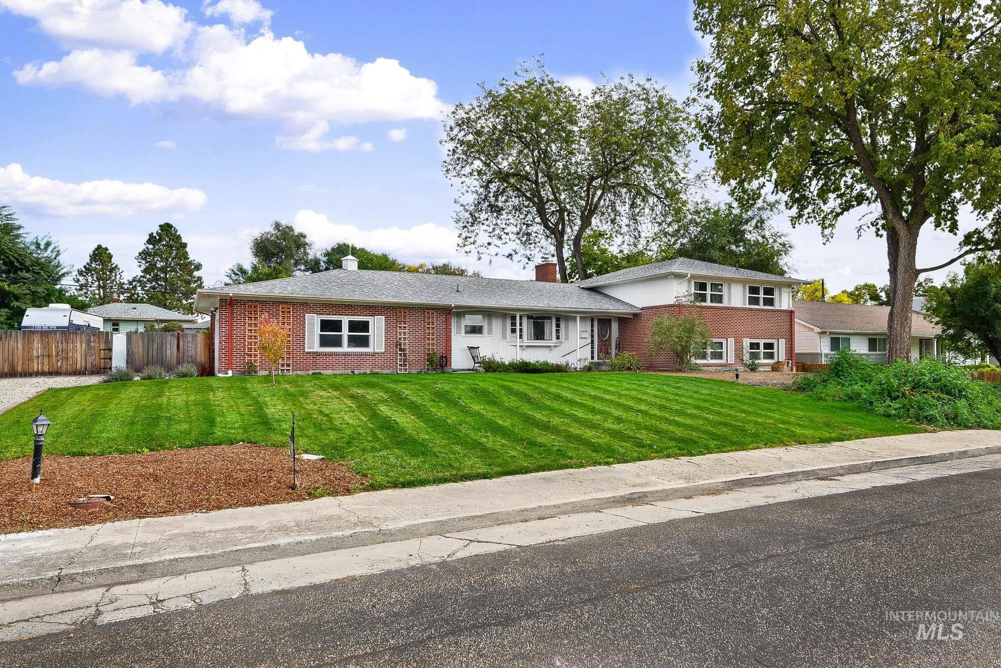 2015 Idaho Ave, Caldwell, Idaho 83605, 4 Bedrooms, 3 Bathrooms, Residential For Sale, Price $650,000, 99003762