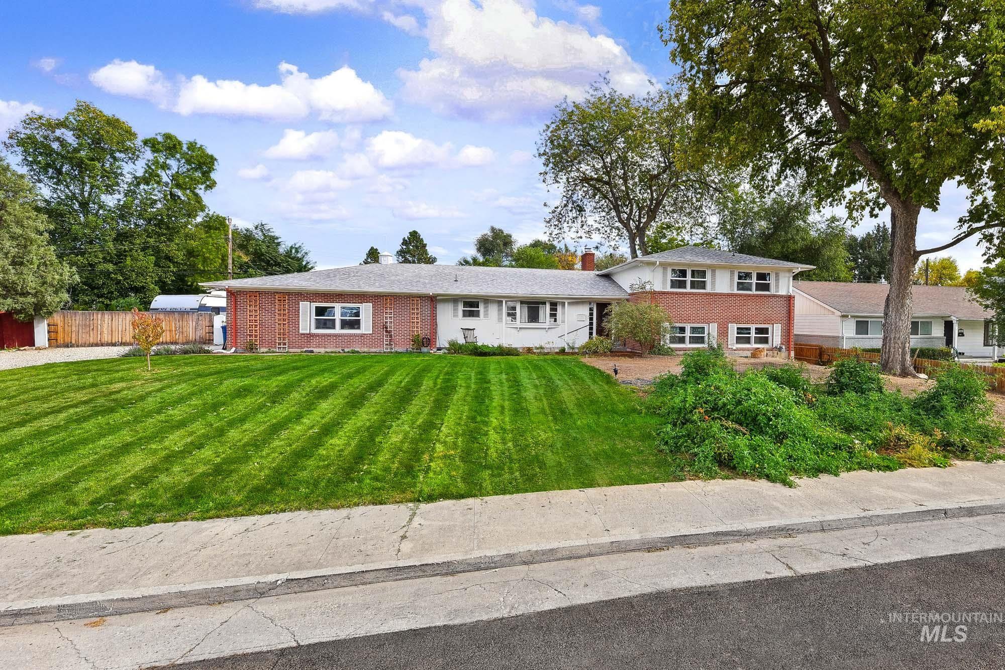 2015 Idaho Ave, Caldwell, Idaho 83605, 4 Bedrooms, 3 Bathrooms, Residential For Sale, Price $650,000, 99003762