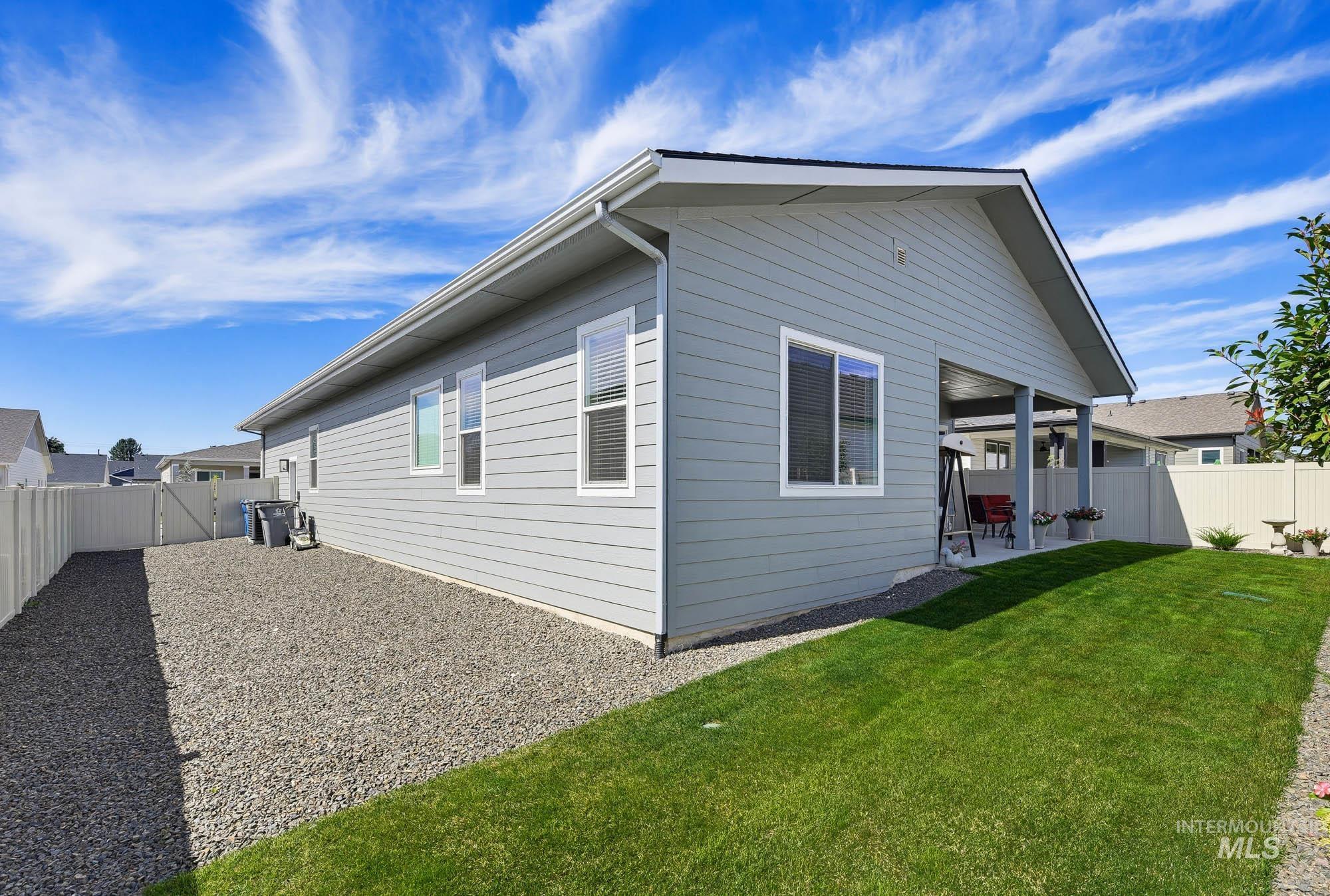 2306 Ice Fire Ave, Star, Idaho 83669, 4 Bedrooms, 3 Bathrooms, Residential For Sale, Price $559,900,MLS 99003775