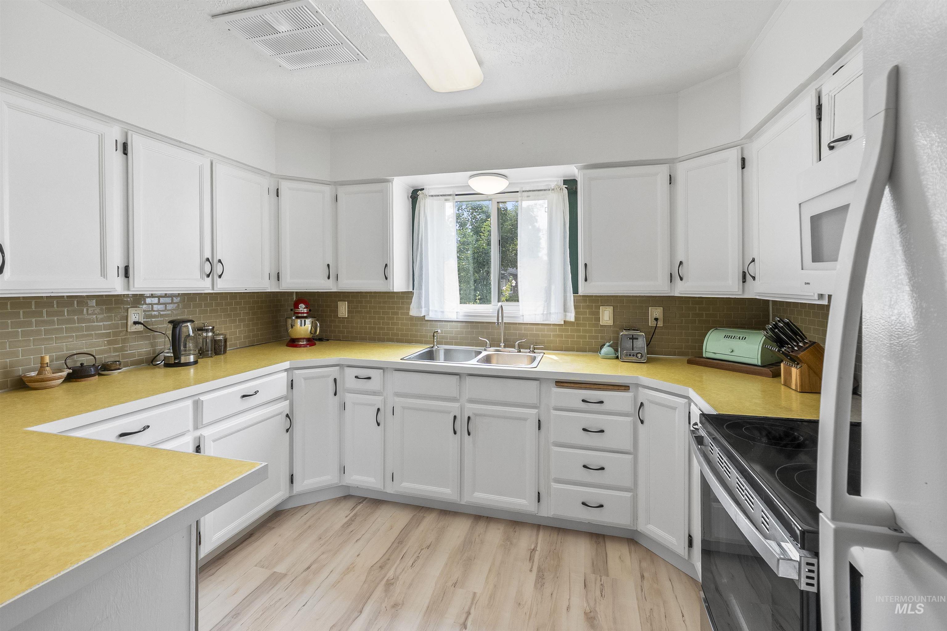 6308 W Butte Street, Boise, Idaho 83704, 3 Bedrooms, 1 Bathroom, Residential For Sale, Price $389,900, 99003776