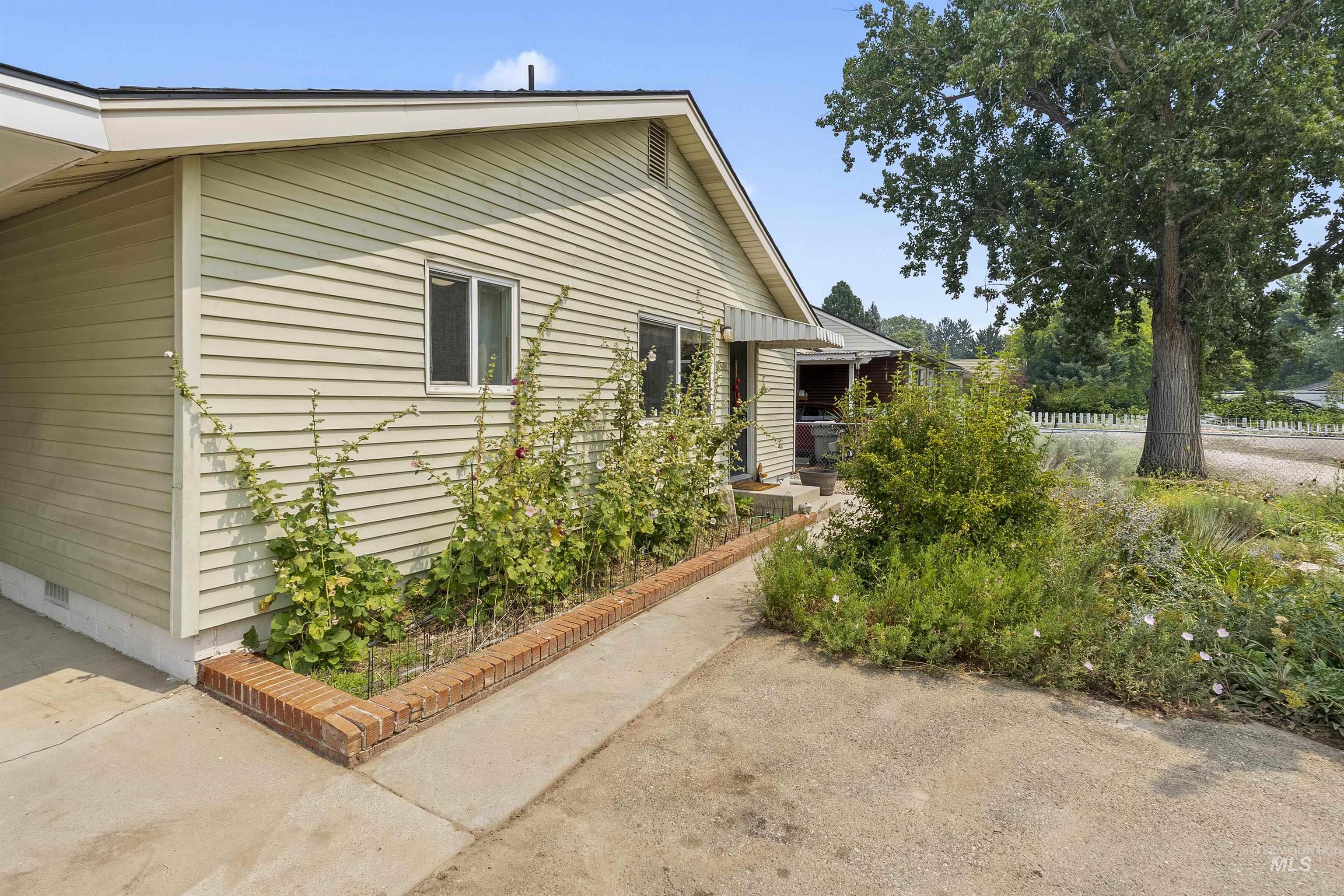 6308 W Butte Street, Boise, Idaho 83704, 3 Bedrooms, 1 Bathroom, Residential For Sale, Price $389,900, 99003776