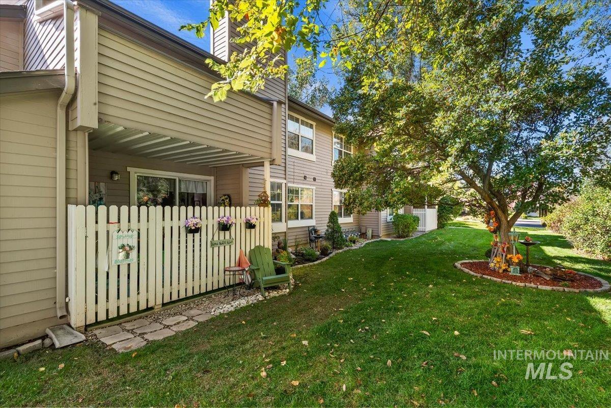 3092 S Gekeler Ln, Boise, Idaho 83706, 2 Bedrooms, 2 Bathrooms, Residential For Sale, Price $331,900, 99003780