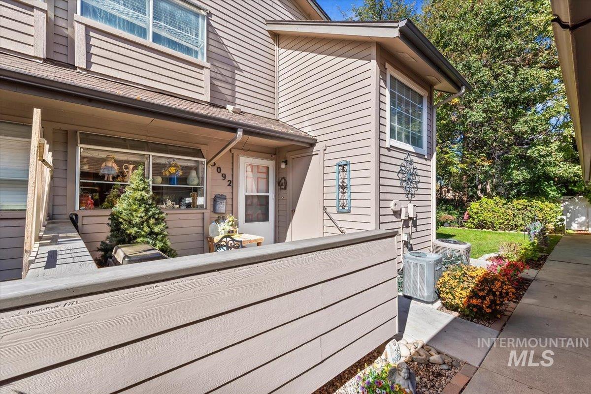 3092 S Gekeler Ln, Boise, Idaho 83706, 2 Bedrooms, 2 Bathrooms, Residential For Sale, Price $331,900, 99003780