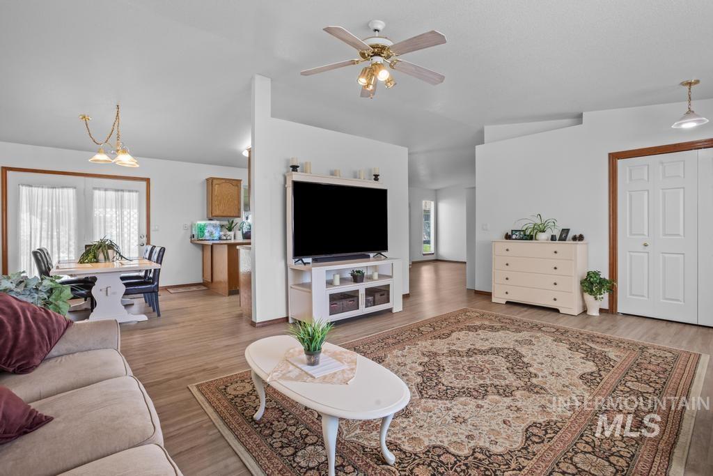 1100 Burnett Dr., Nampa, Idaho 83651, 3 Bedrooms, 2 Bathrooms, Residential For Sale, Price $315,000, 99003788