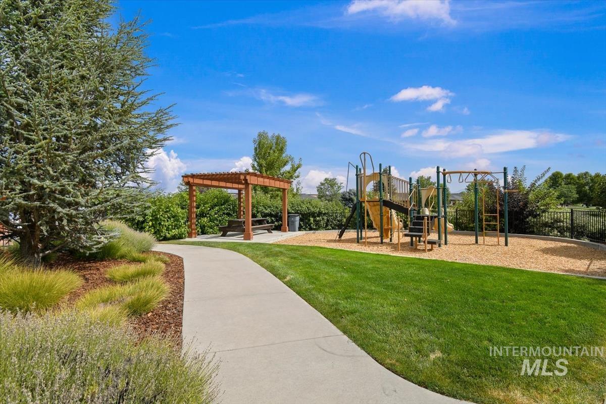 10677 W Lothbury Dr, Star, Idaho 83669, 3 Bedrooms, 2.5 Bathrooms, Residential For Sale, Price $925,000, 99003792