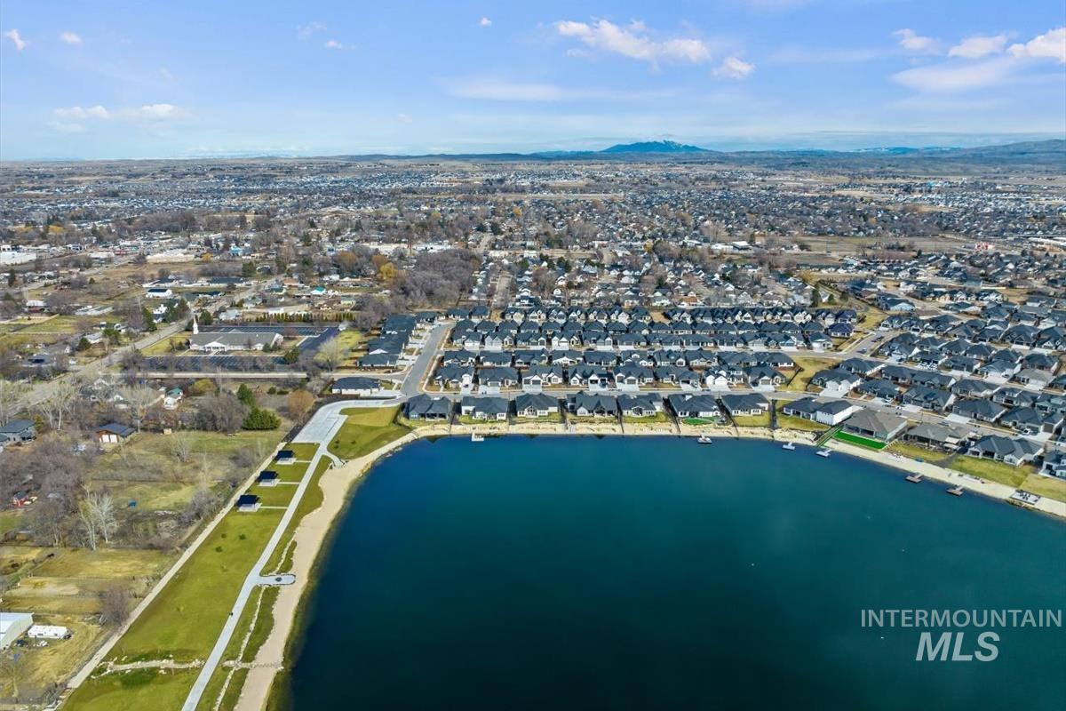 10677 W Lothbury Dr, Star, Idaho 83669, 3 Bedrooms, 2.5 Bathrooms, Residential For Sale, Price $925,000, 99003792