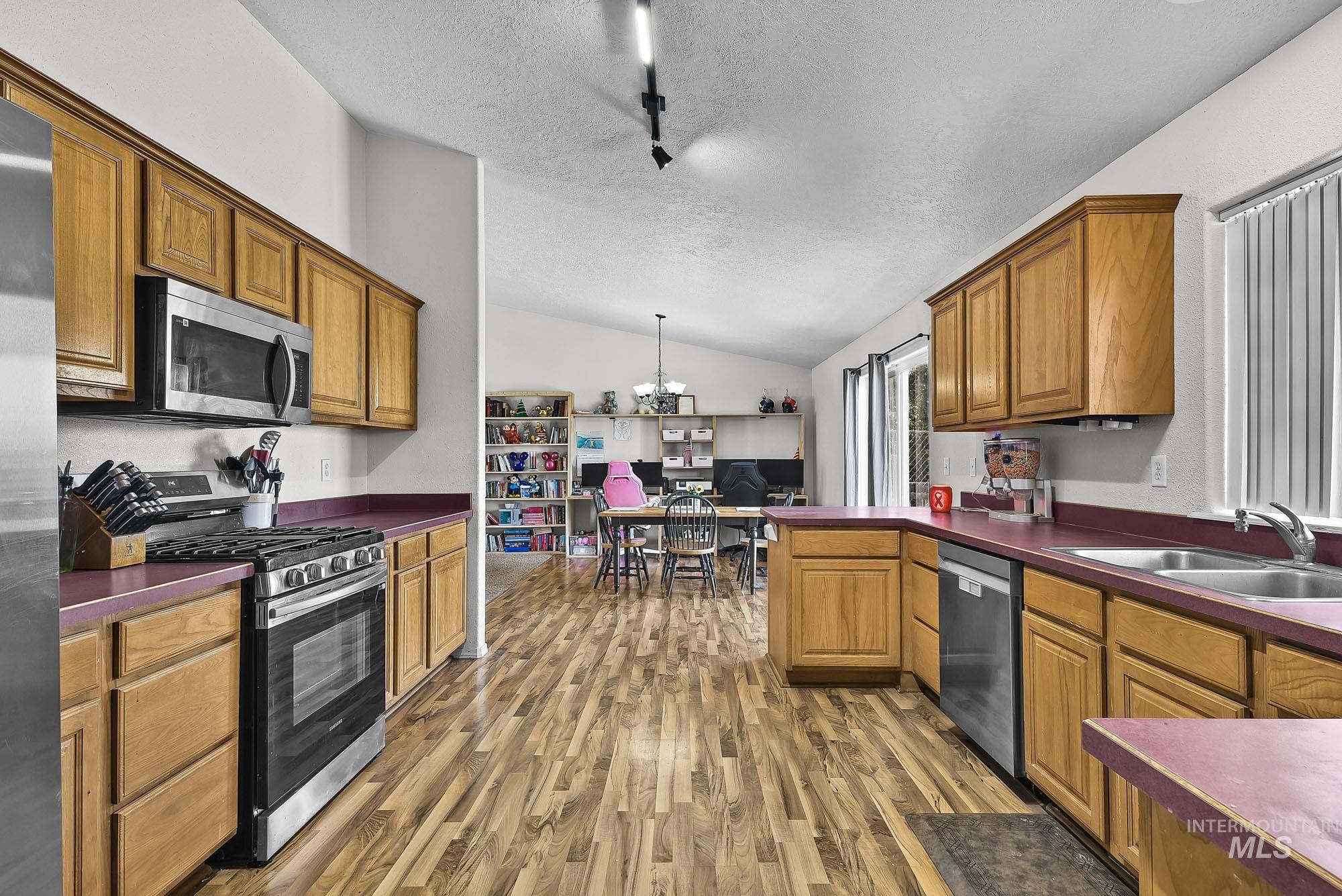 880 S Iowa Ave, Payette, Idaho 83661, 3 Bedrooms, 2 Bathrooms, Residential For Sale, Price $335,000, 99003797