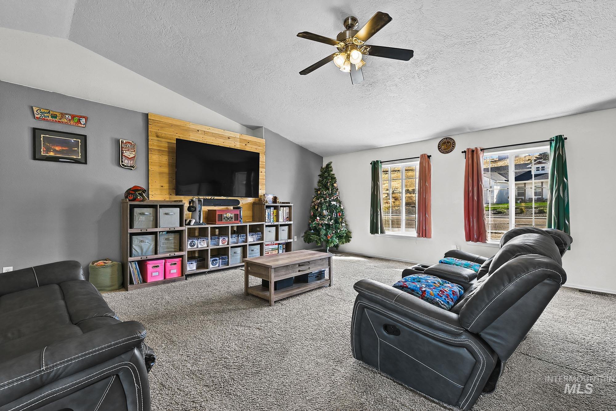 880 S Iowa Ave, Payette, Idaho 83661, 3 Bedrooms, 2 Bathrooms, Residential For Sale, Price $335,000, 99003797