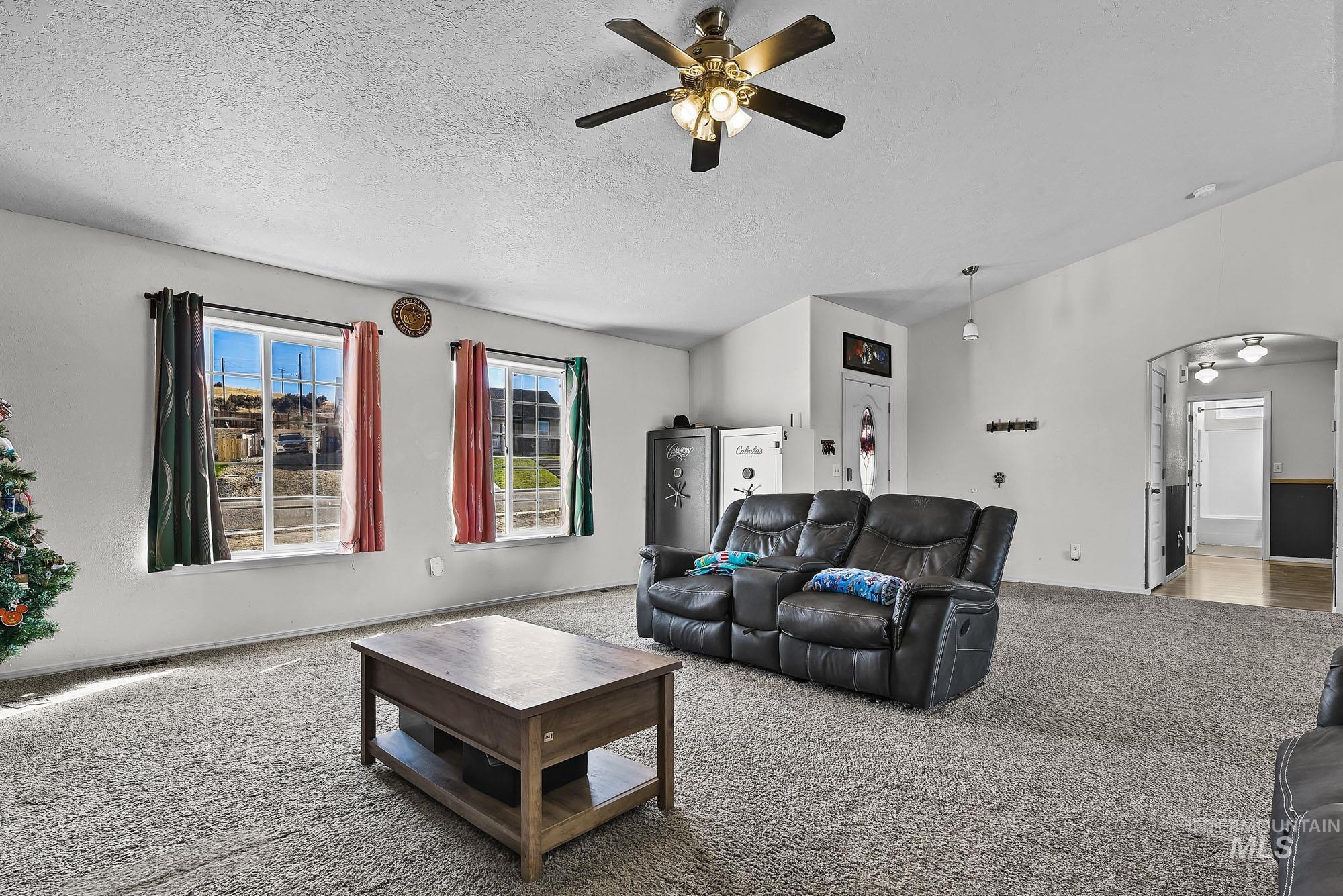 880 S Iowa Ave, Payette, Idaho 83661, 3 Bedrooms, 2 Bathrooms, Residential For Sale, Price $335,000, 99003797