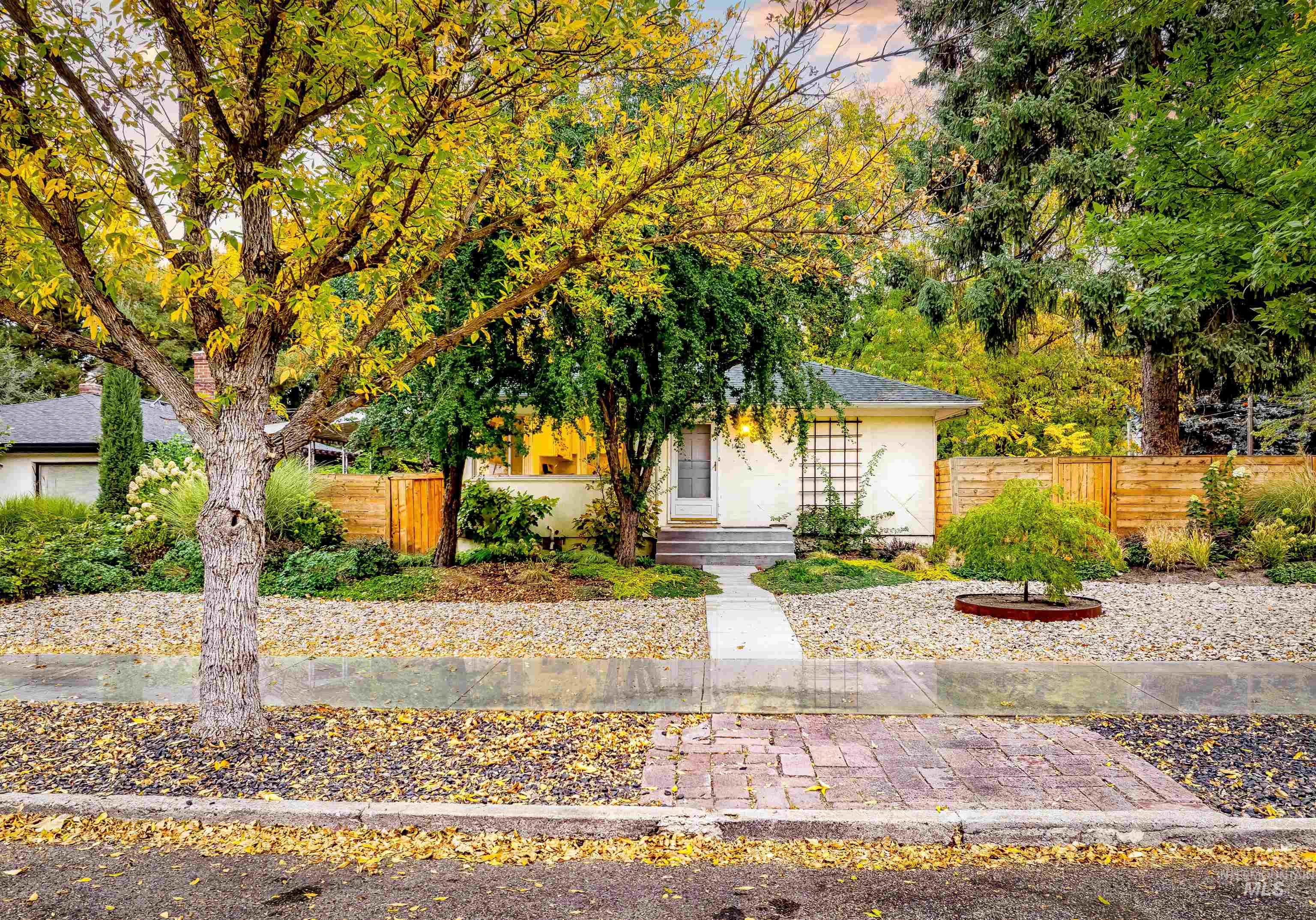 1400 N 25th St, Boise, Idaho 83702, 3 Bedrooms, 2 Bathrooms, Residential For Sale, Price $649,900,MLS 99003800