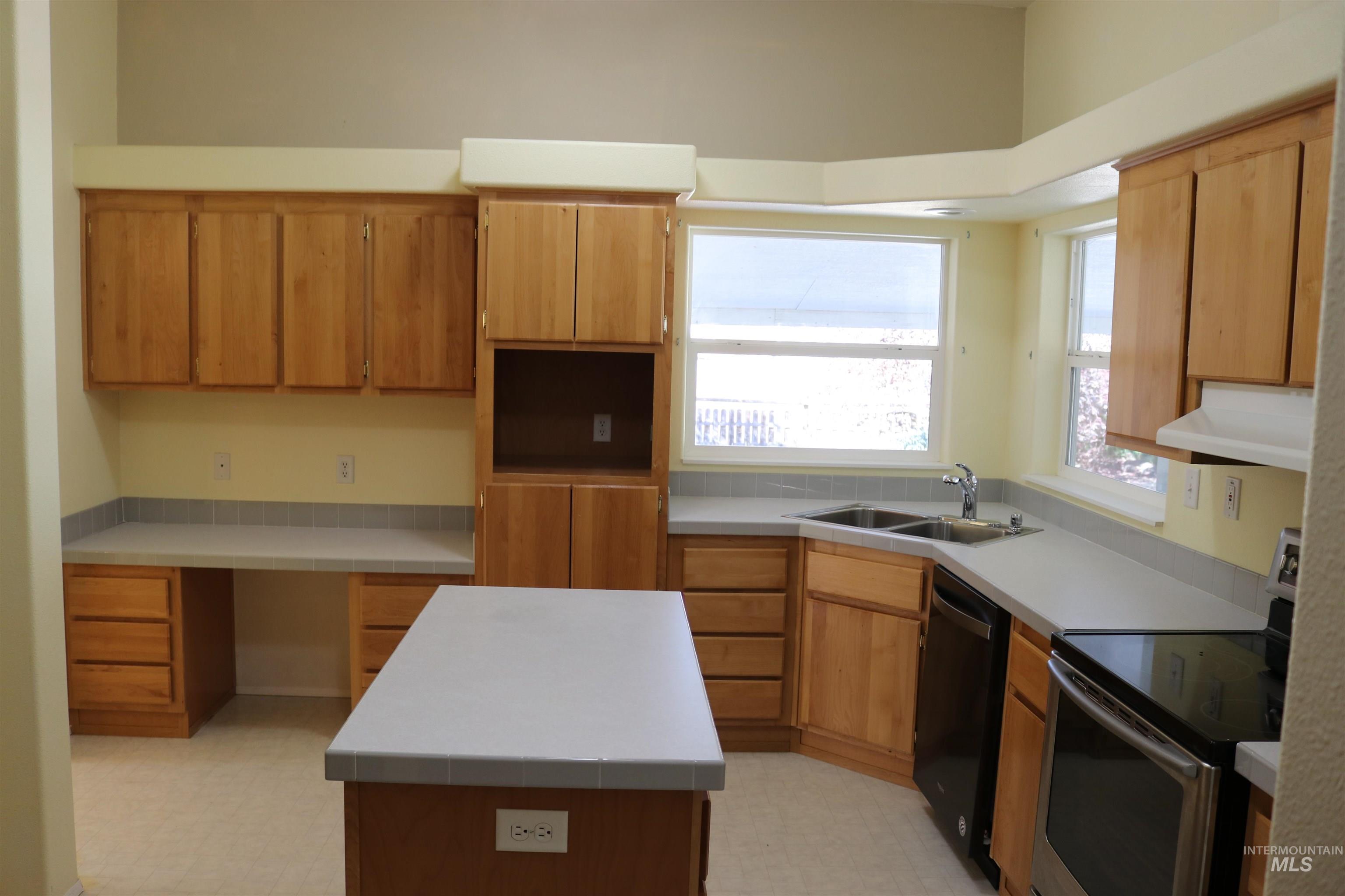 175 W Cassia Ave., Richfield, Idaho 83349, 3 Bedrooms, 2 Bathrooms, Residential For Sale, Price $287,000, 99003802