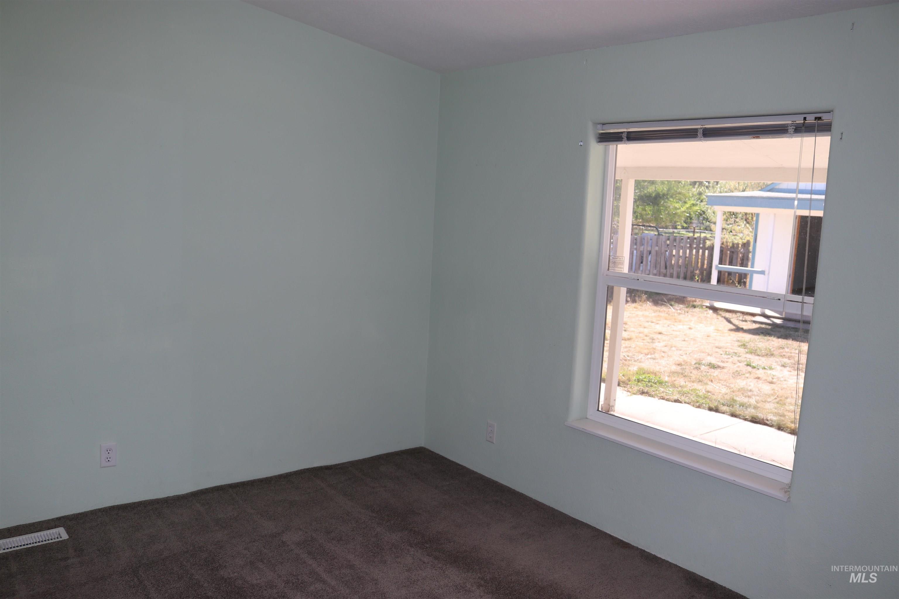 175 W Cassia Ave., Richfield, Idaho 83349, 3 Bedrooms, 2 Bathrooms, Residential For Sale, Price $287,000, 99003802