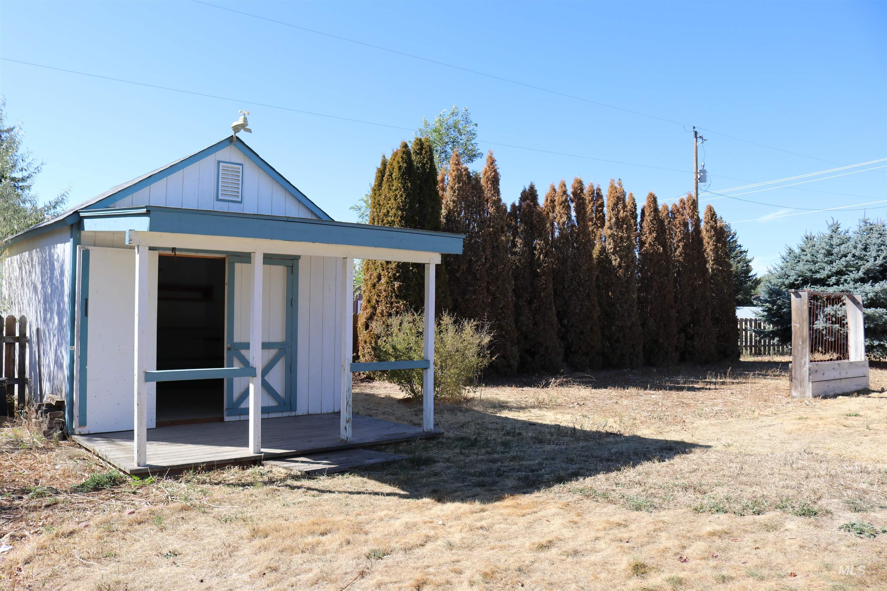 175 W Cassia Ave., Richfield, Idaho 83349, 3 Bedrooms, 2 Bathrooms, Residential For Sale, Price $287,000, 99003802