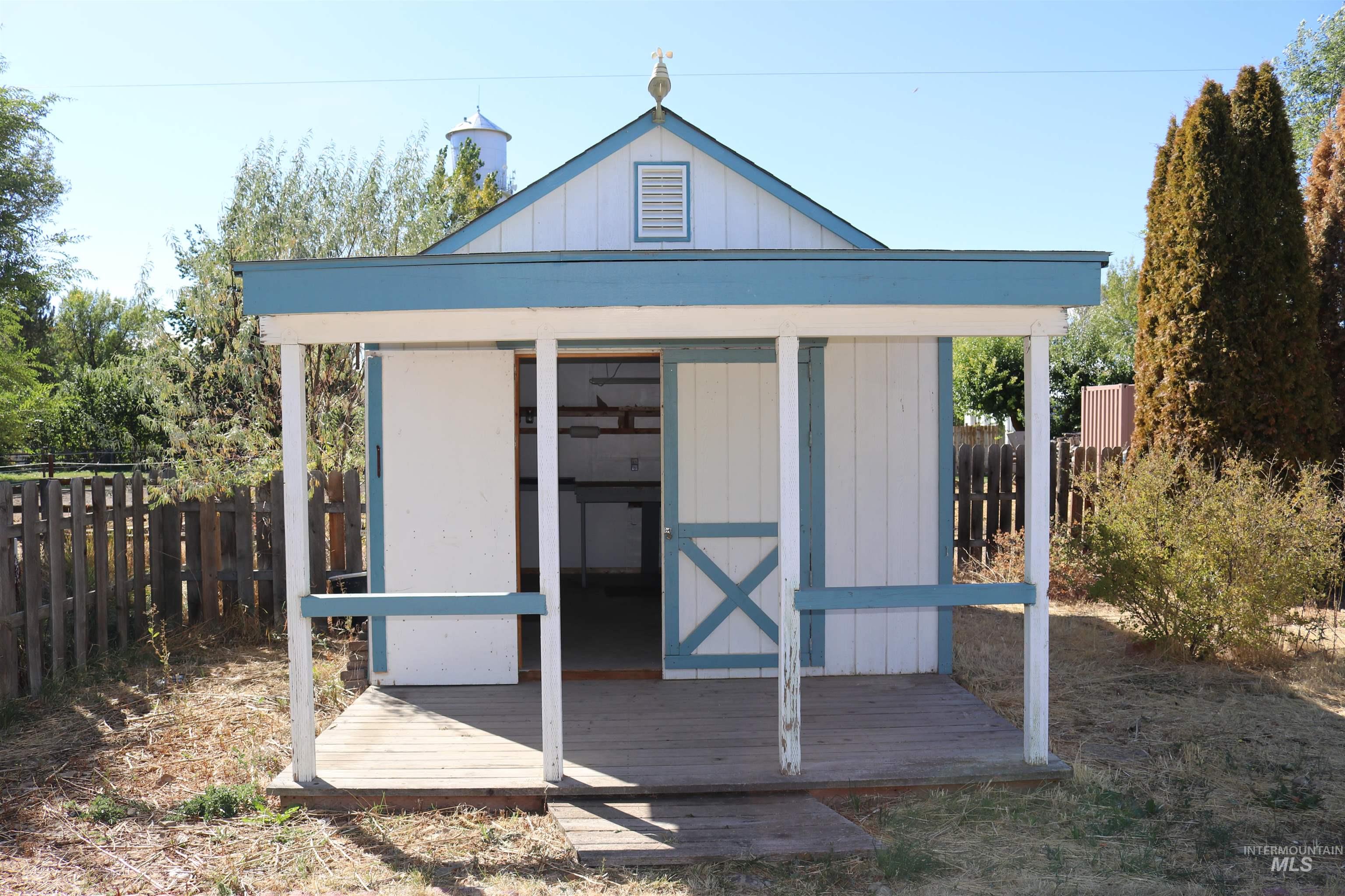 175 W Cassia Ave., Richfield, Idaho 83349, 3 Bedrooms, 2 Bathrooms, Residential For Sale, Price $287,000, 99003802
