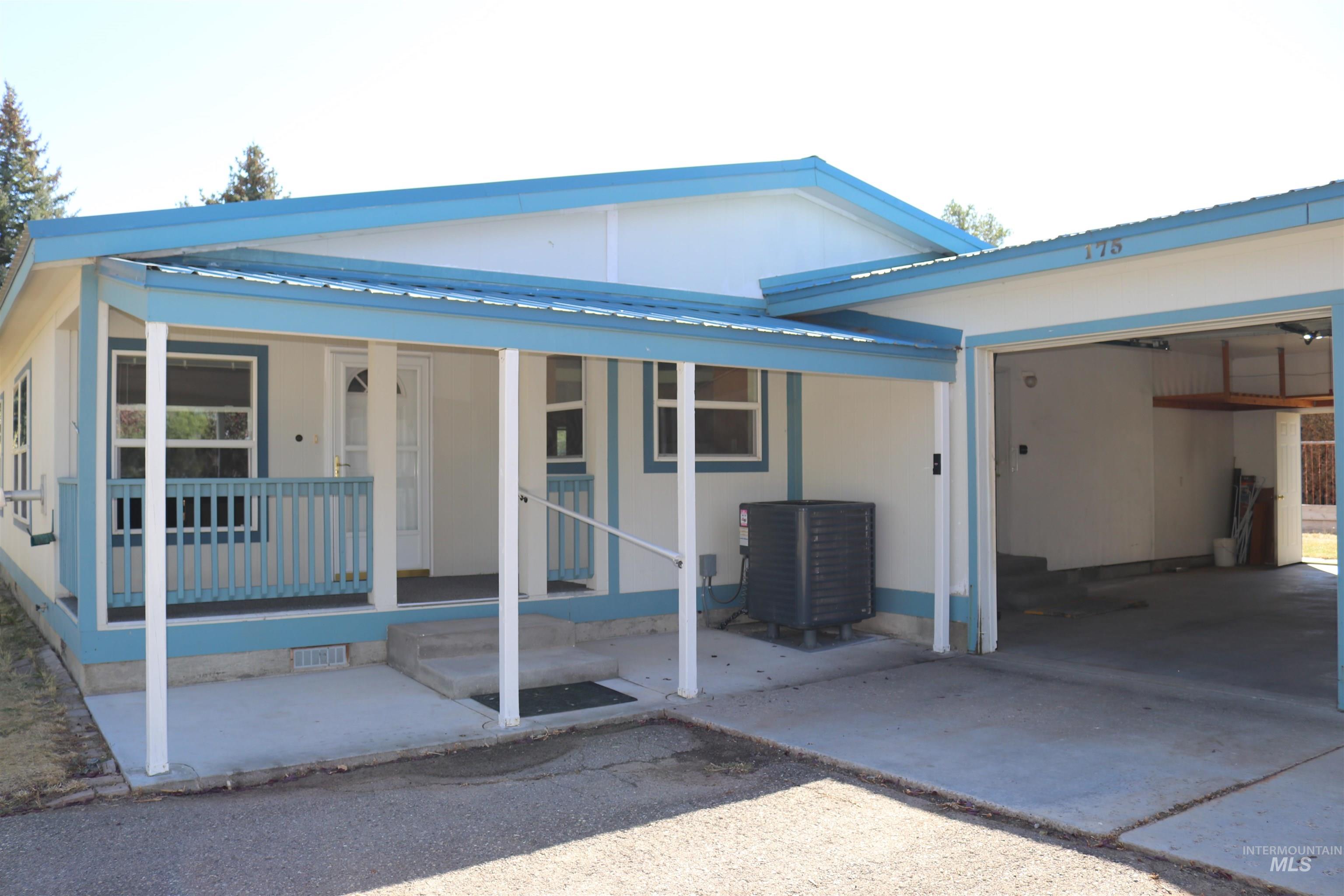 175 W Cassia Ave., Richfield, Idaho 83349, 3 Bedrooms, 2 Bathrooms, Residential For Sale, Price $287,000, 99003802