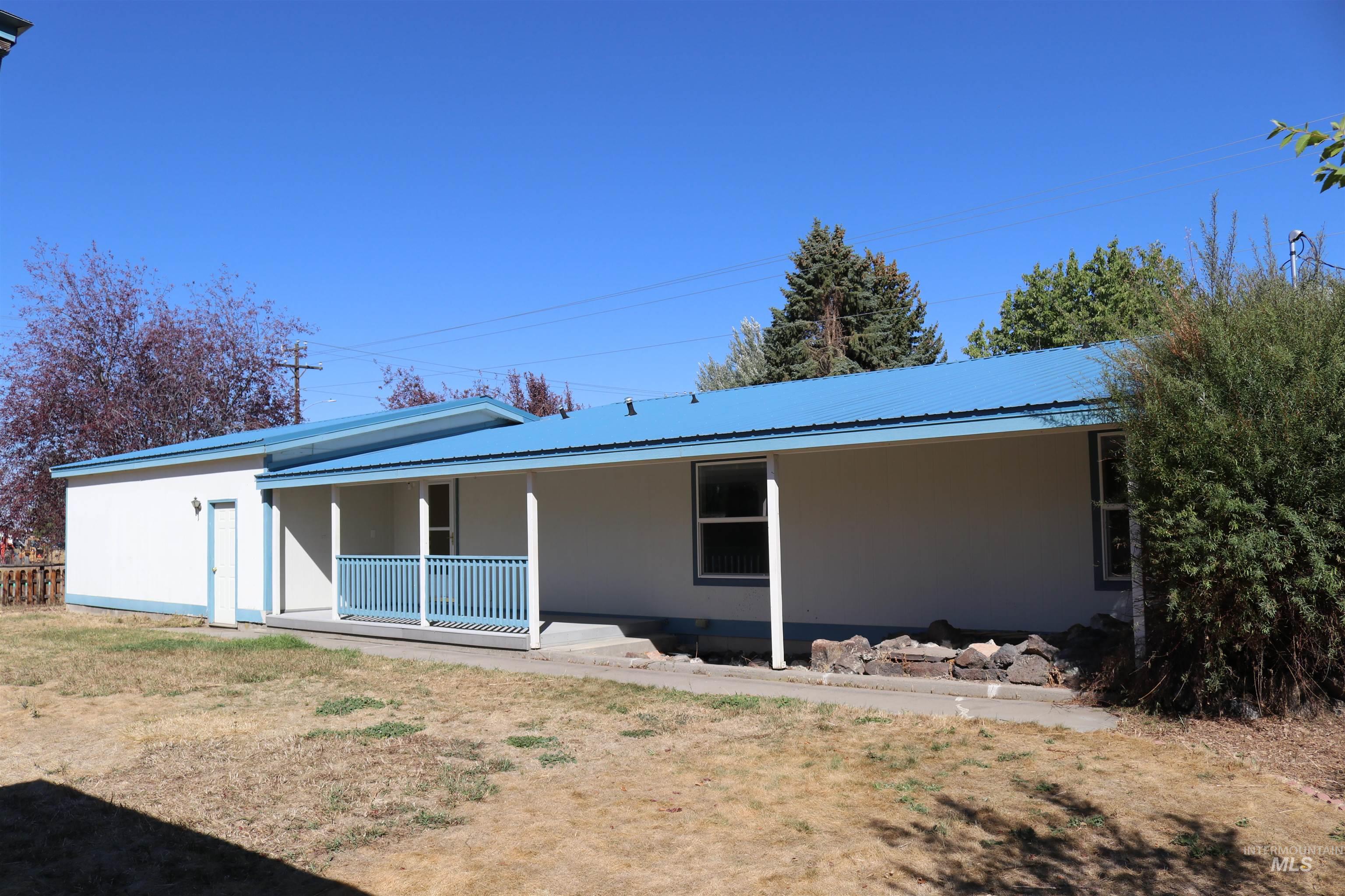 175 W Cassia Ave., Richfield, Idaho 83349, 3 Bedrooms, 2 Bathrooms, Residential For Sale, Price $287,000, 99003802