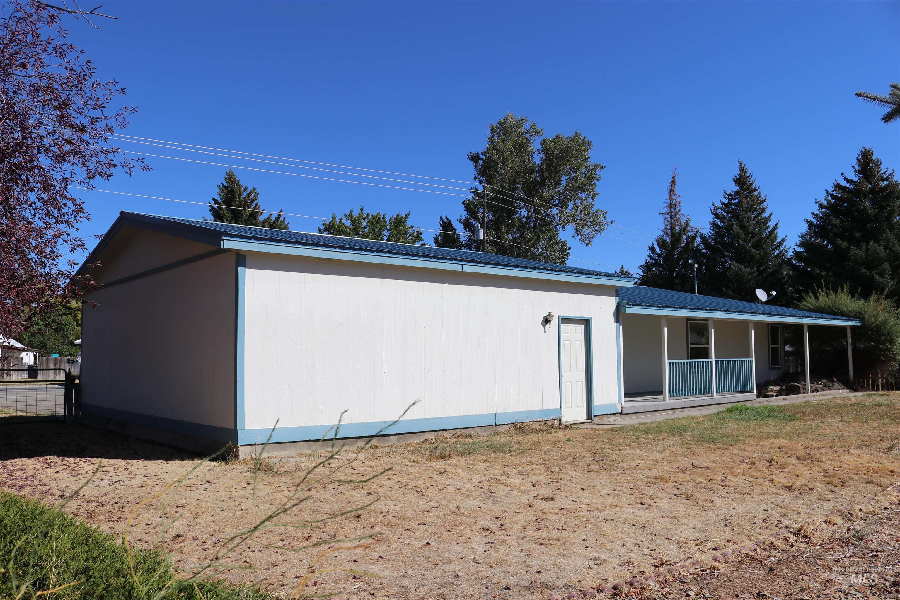 175 W Cassia Ave., Richfield, Idaho 83349, 3 Bedrooms, 2 Bathrooms, Residential For Sale, Price $287,000, 99003802
