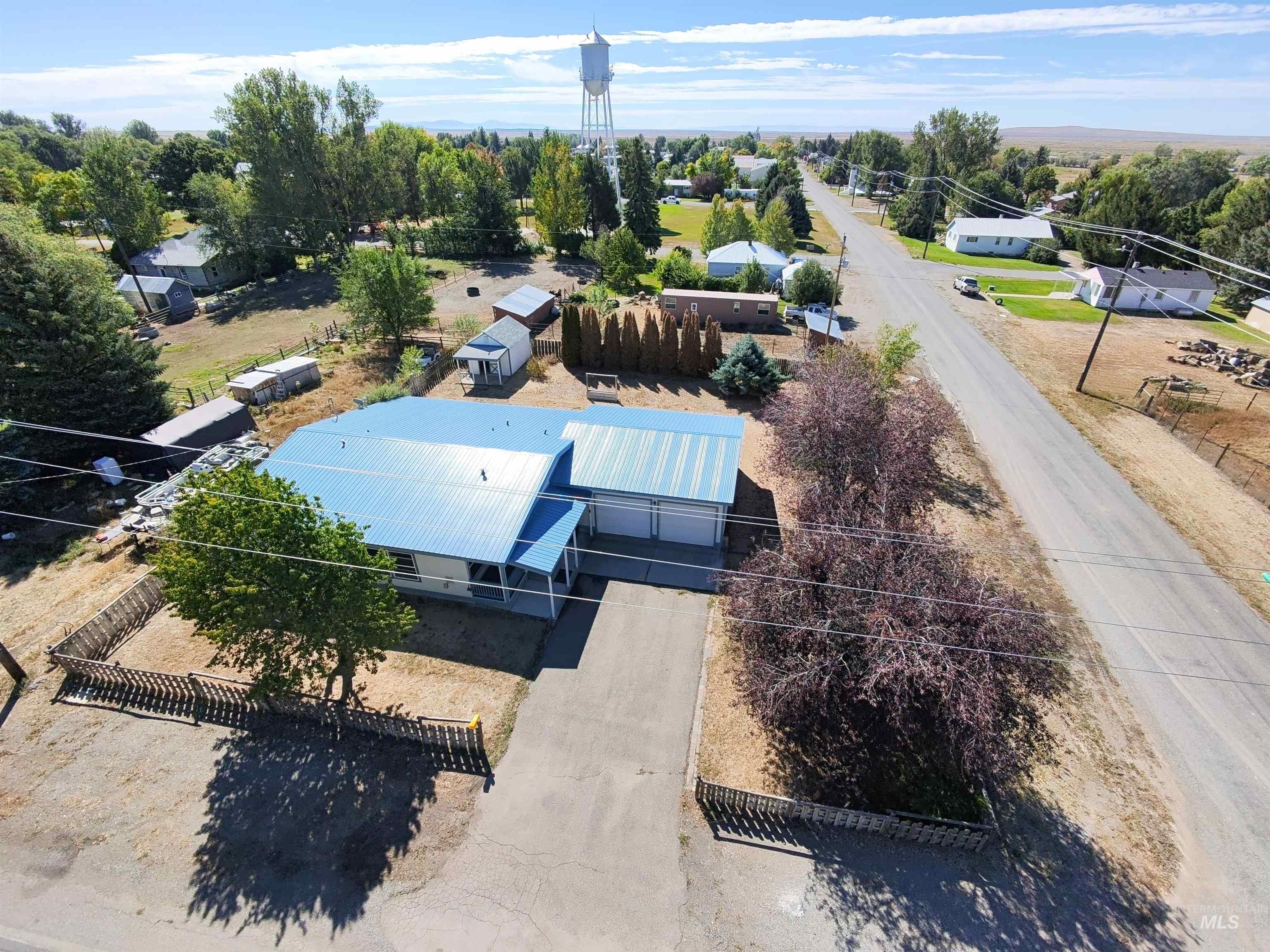 175 W Cassia Ave., Richfield, Idaho 83349, 3 Bedrooms, 2 Bathrooms, Residential For Sale, Price $287,000, 99003802