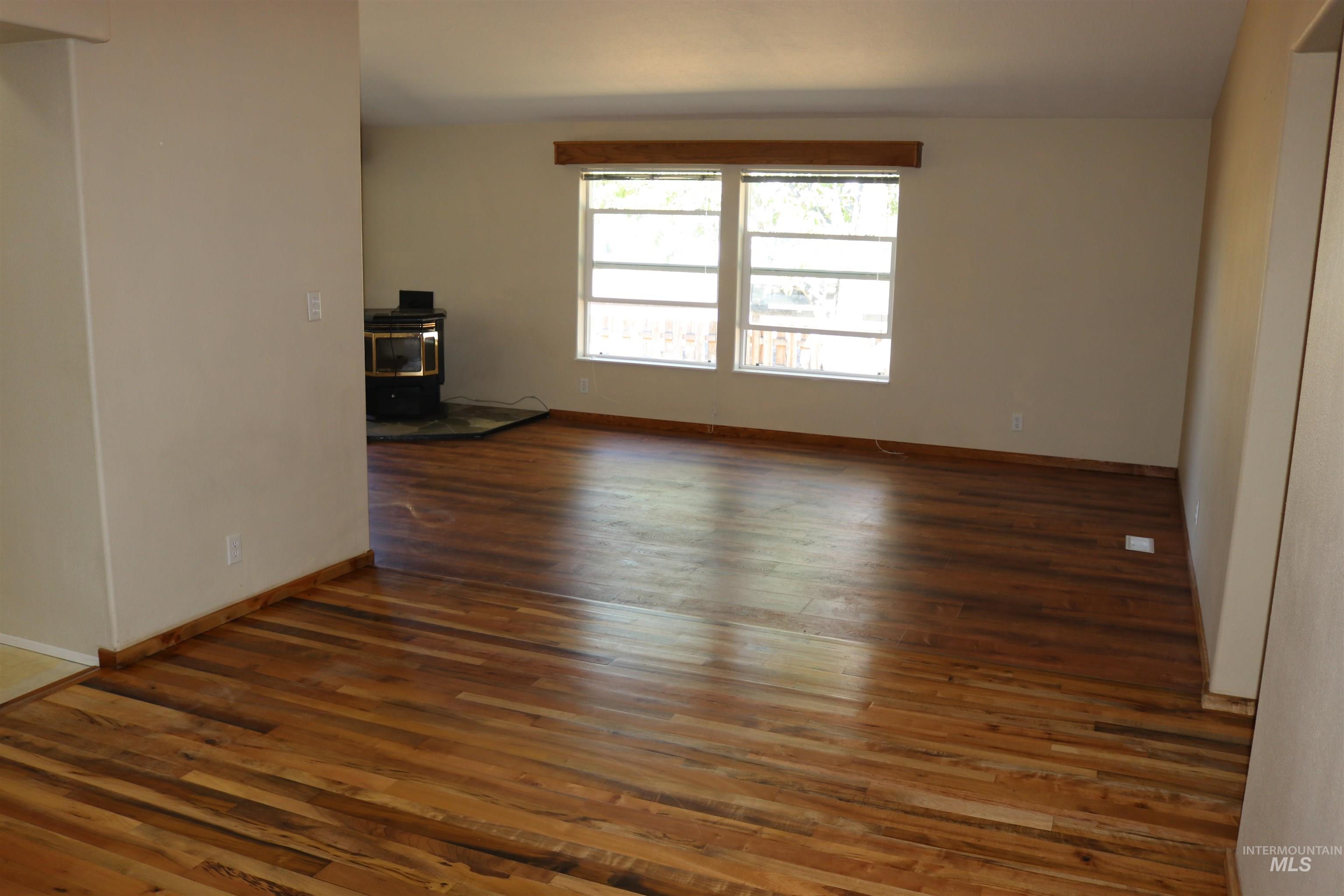 175 W Cassia Ave., Richfield, Idaho 83349, 3 Bedrooms, 2 Bathrooms, Residential For Sale, Price $287,000, 99003802