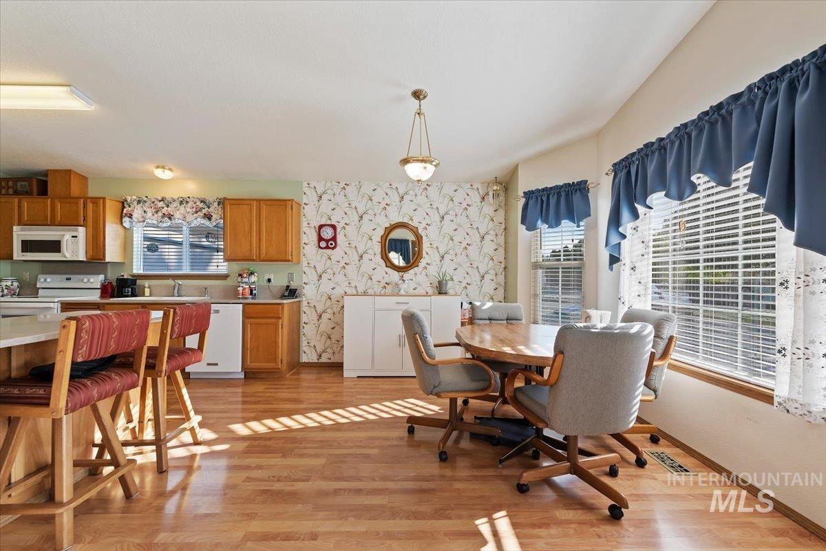 1100 Burnett Drive, Nampa, Idaho 83651, 3 Bedrooms, 2 Bathrooms, Residential For Sale, Price $304,500, 99003807