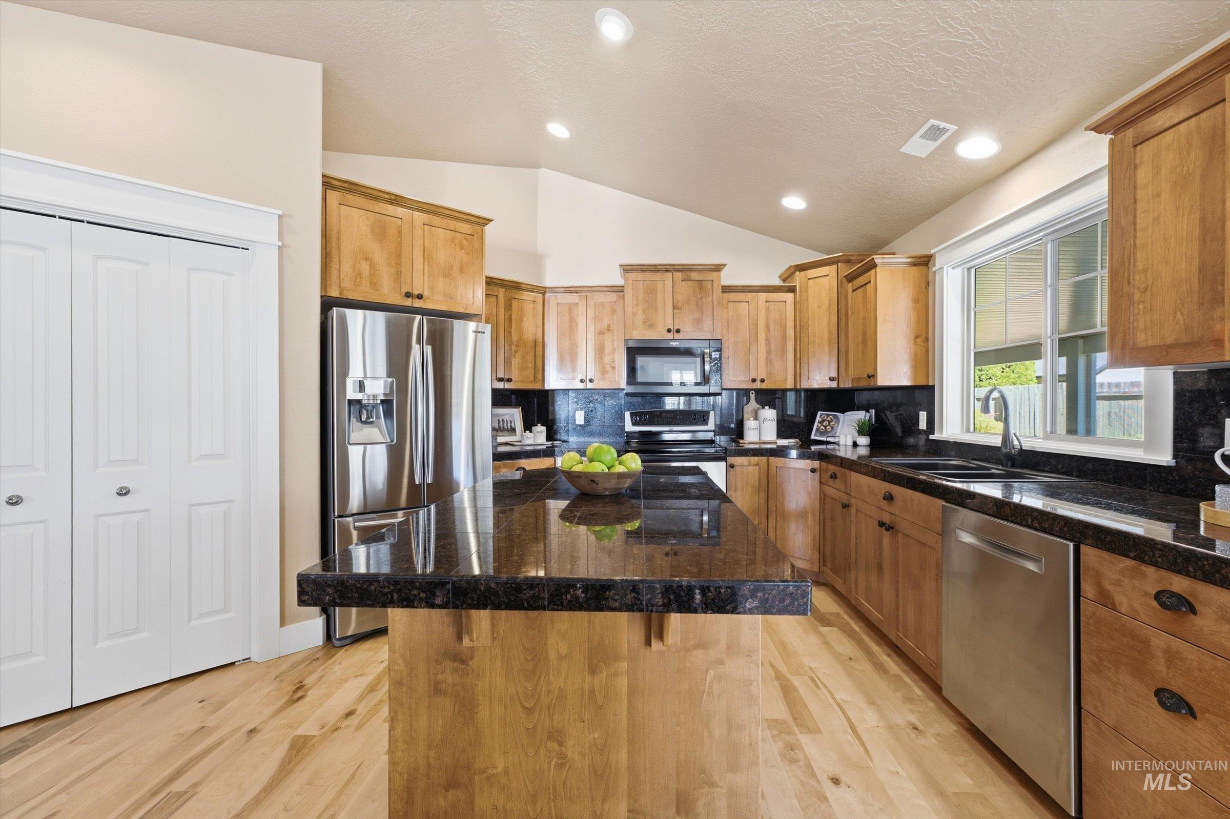 678 N Saddlebrook Way, Star, Idaho 83669, 3 Bedrooms, 2 Bathrooms, Residential For Sale, Price $524,000, 99003815