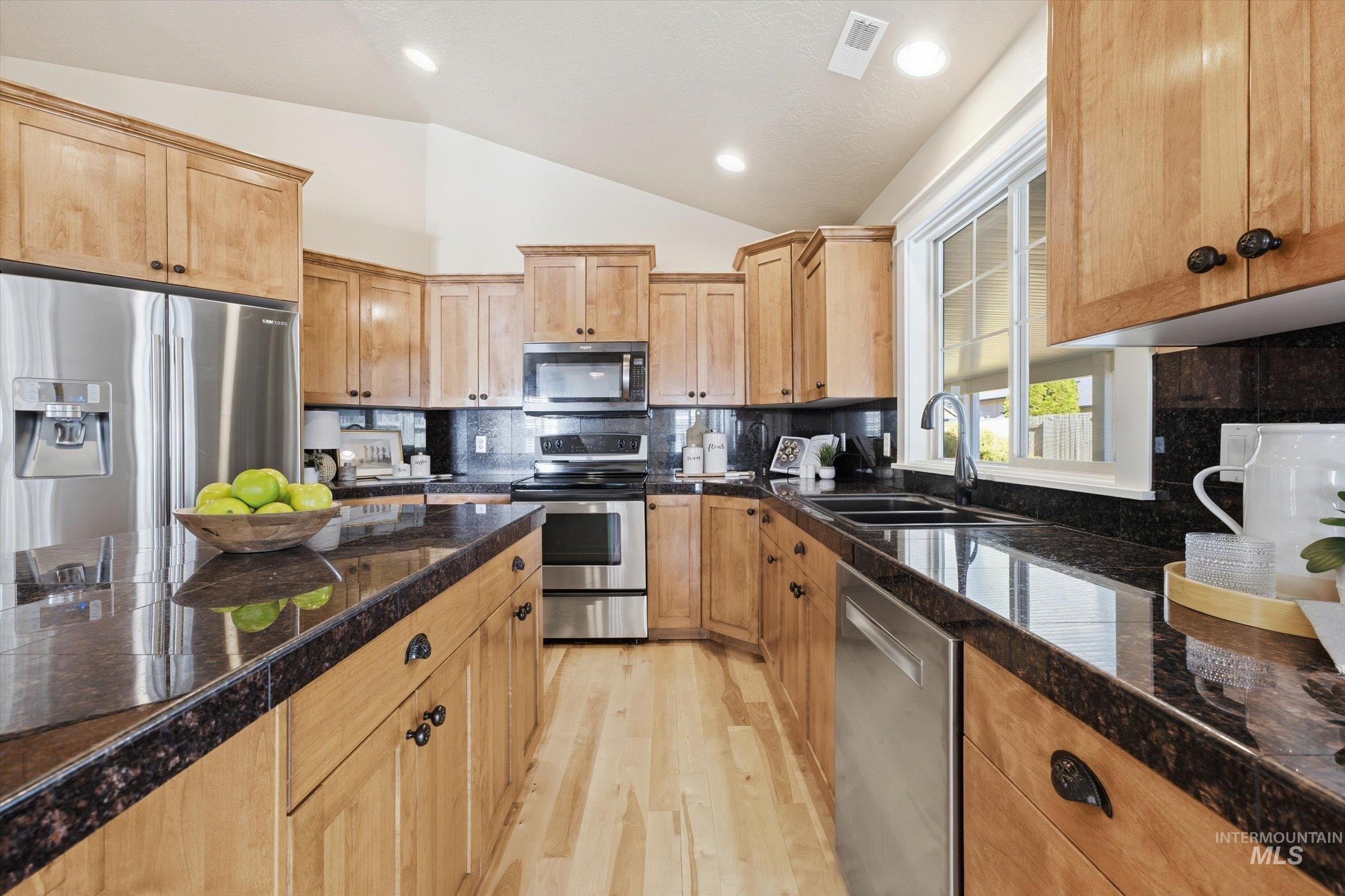 678 N Saddlebrook Way, Star, Idaho 83669, 3 Bedrooms, 2 Bathrooms, Residential For Sale, Price $524,000, 99003815