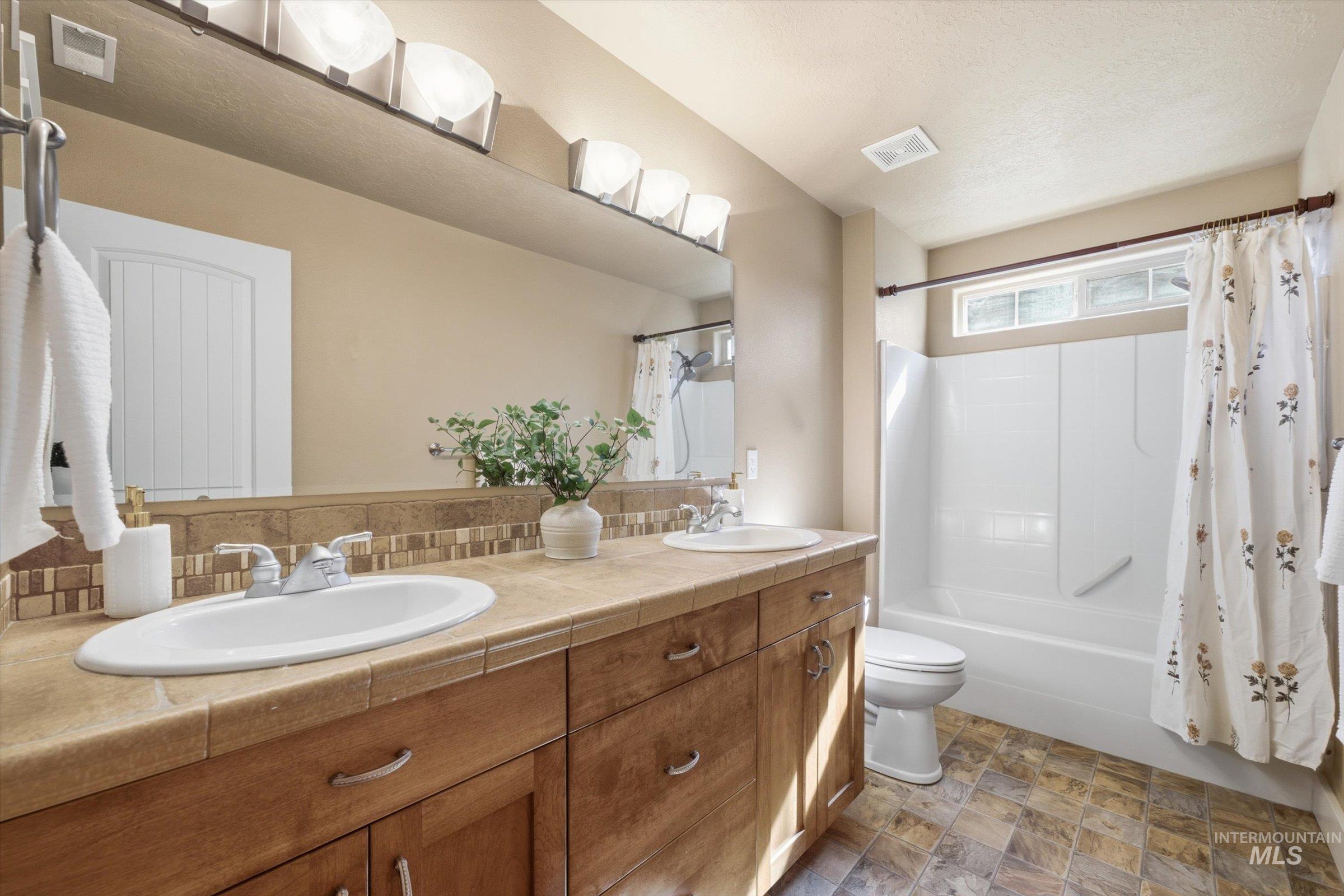 678 N Saddlebrook Way, Star, Idaho 83669, 3 Bedrooms, 2 Bathrooms, Residential For Sale, Price $524,000, 99003815