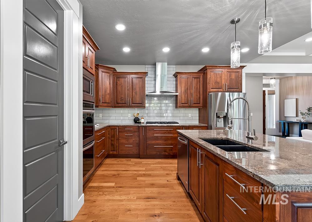 393 E Fishing Creek Lane, Eagle, Idaho 83616, 4 Bedrooms, 3.5 Bathrooms, Residential For Sale, Price $1,299,000, 99003817