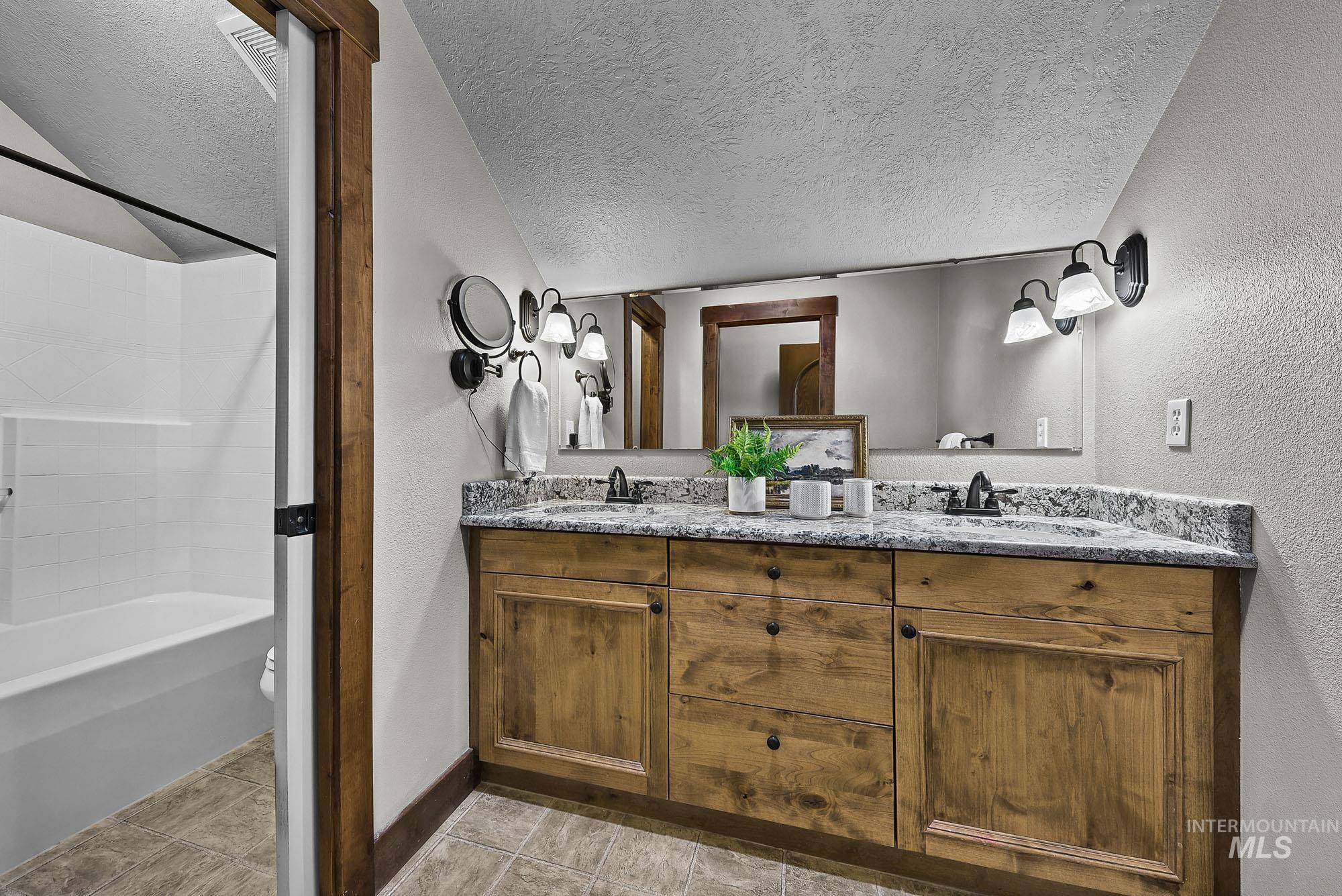 1153 E Redwall Ct, Meridian, Idaho 83646, 5 Bedrooms, 3 Bathrooms, Residential For Sale, Price $850,000, 99003819
