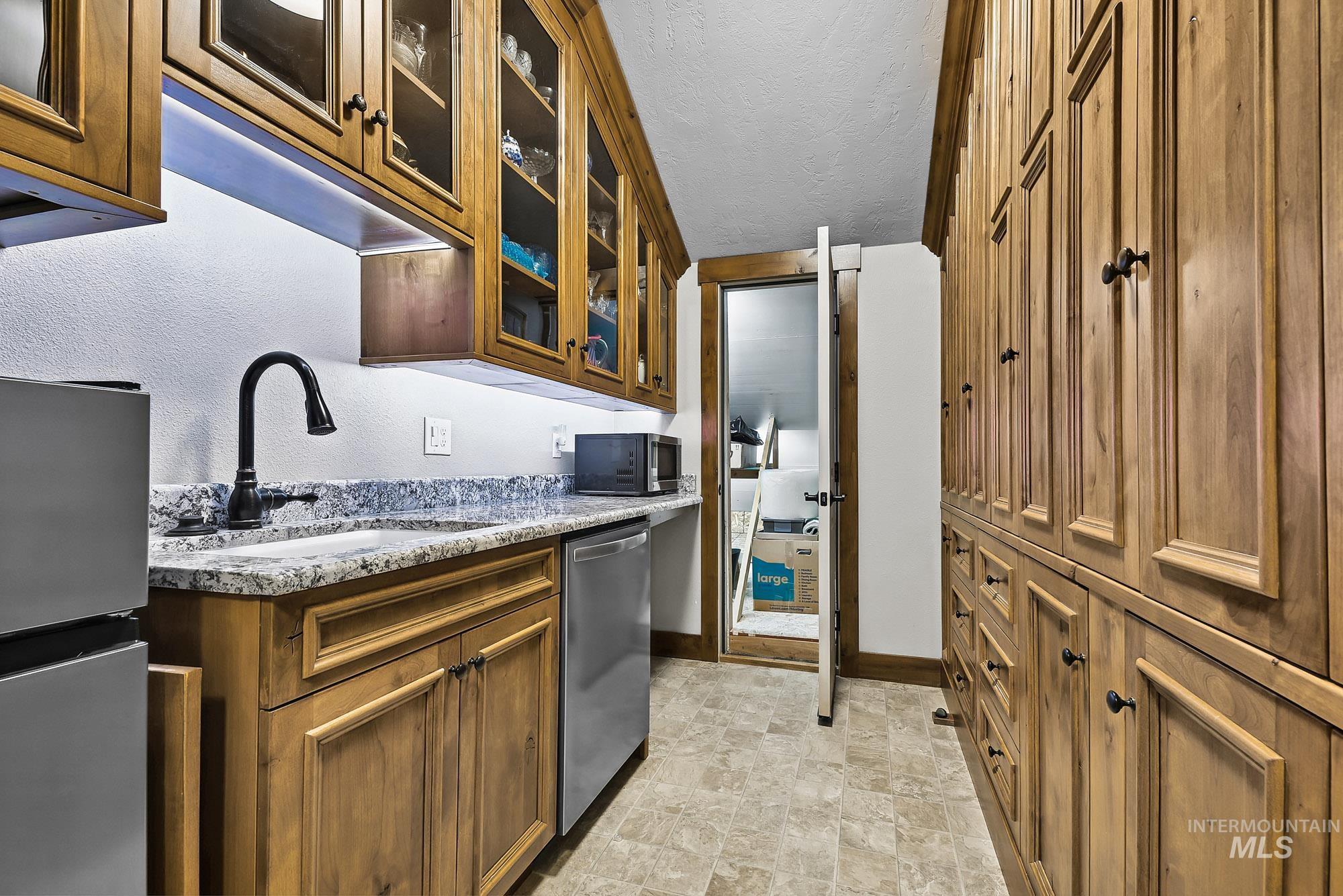1153 E Redwall Ct, Meridian, Idaho 83646, 5 Bedrooms, 3 Bathrooms, Residential For Sale, Price $850,000, 99003819