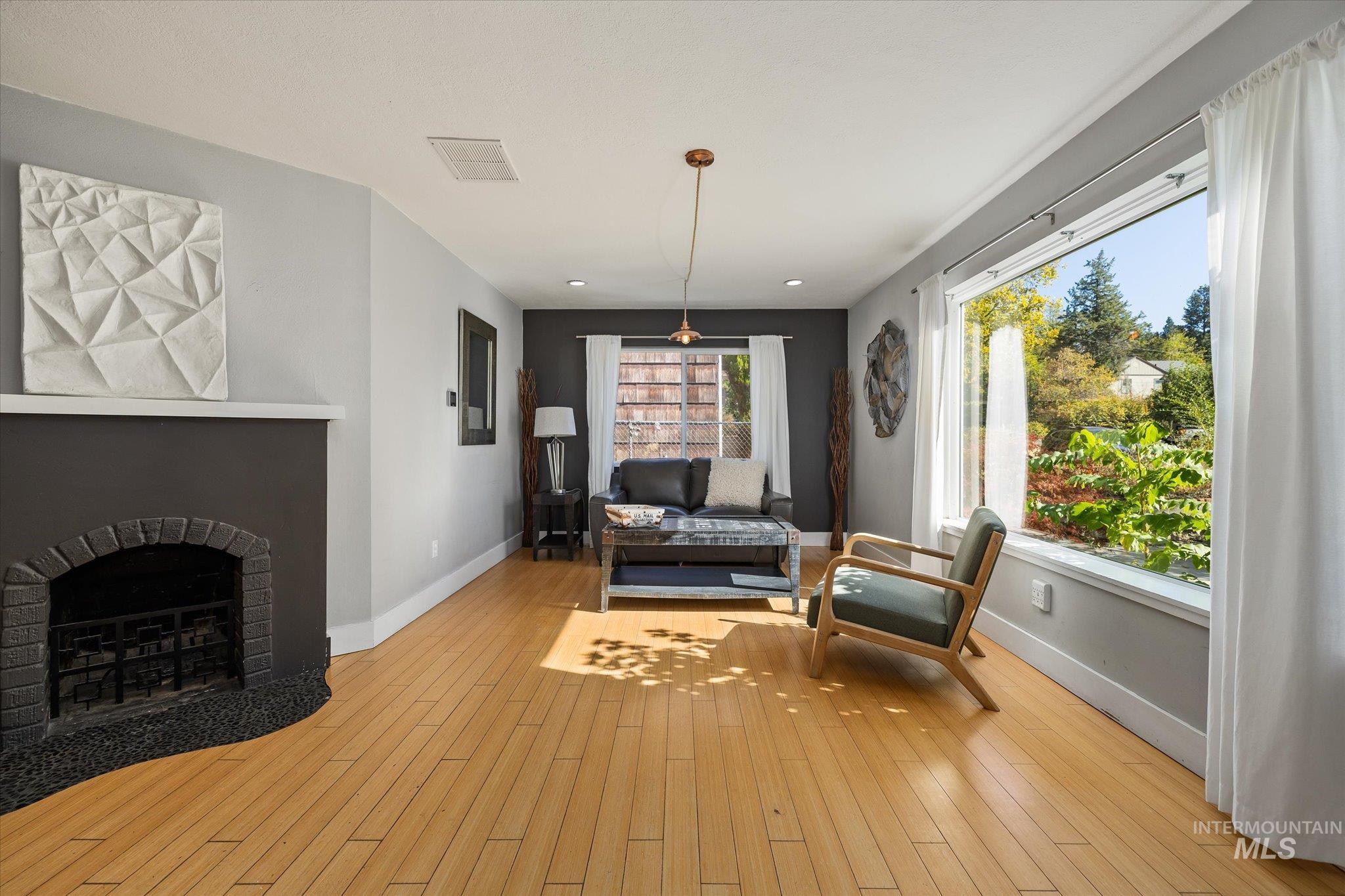 406 W Ada St, Boise, Idaho 83702, 2 Bedrooms, 1 Bathroom, Residential For Sale, Price $594,900, 99003820