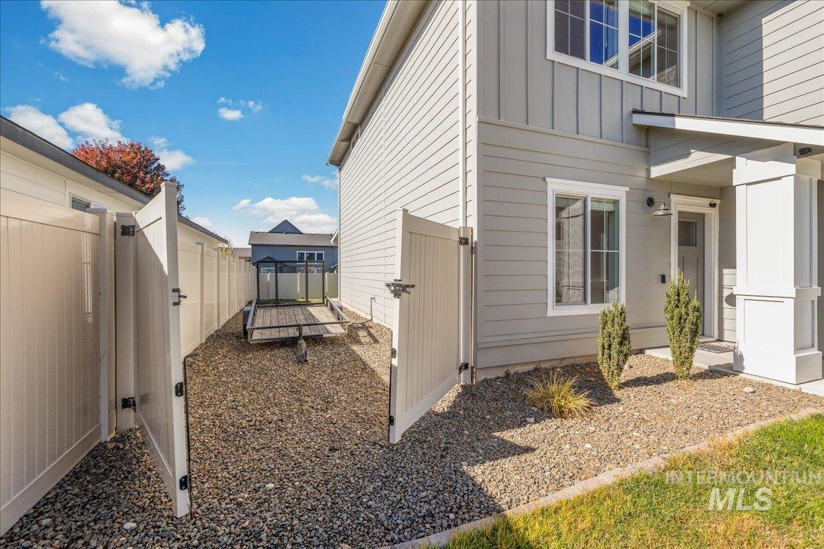 1201 N Bowknot Lake Ave, Star, Idaho 83669, 4 Bedrooms, 2.5 Bathrooms, Residential For Sale, Price $545,000, 99003825
