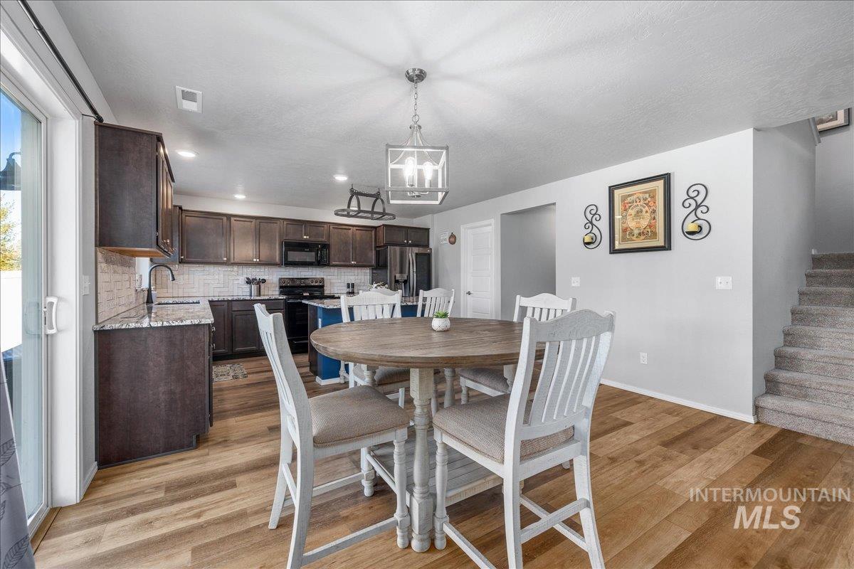 1201 N Bowknot Lake Ave, Star, Idaho 83669, 4 Bedrooms, 2.5 Bathrooms, Residential For Sale, Price $545,000, 99003825