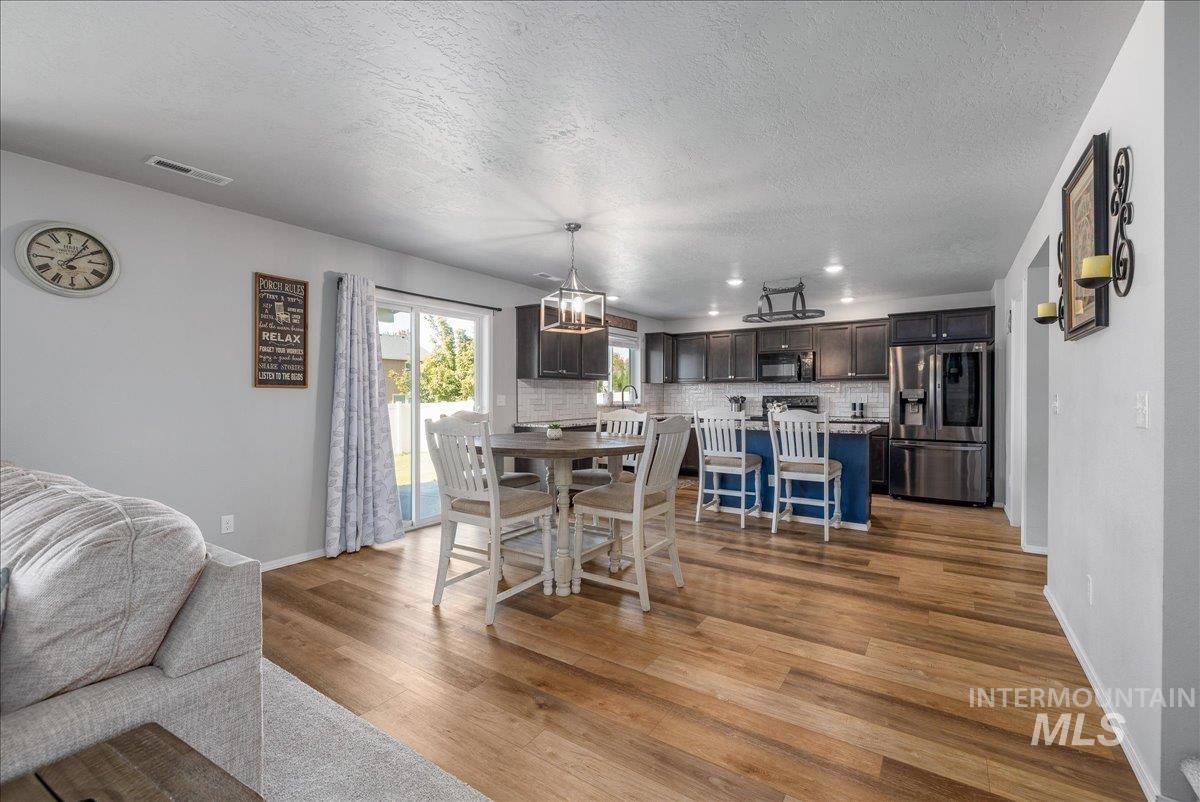 1201 N Bowknot Lake Ave, Star, Idaho 83669, 4 Bedrooms, 2.5 Bathrooms, Residential For Sale, Price $545,000, 99003825