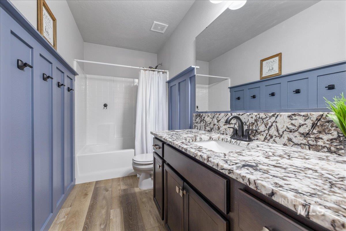 1201 N Bowknot Lake Ave, Star, Idaho 83669, 4 Bedrooms, 2.5 Bathrooms, Residential For Sale, Price $545,000, 99003825