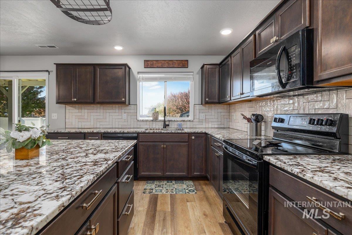 1201 N Bowknot Lake Ave, Star, Idaho 83669, 4 Bedrooms, 2.5 Bathrooms, Residential For Sale, Price $545,000, 99003825