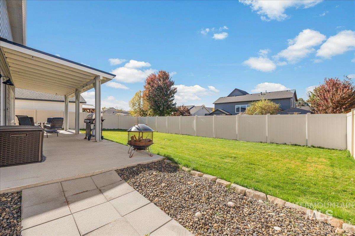 1201 N Bowknot Lake Ave, Star, Idaho 83669, 4 Bedrooms, 2.5 Bathrooms, Residential For Sale, Price $545,000, 99003825