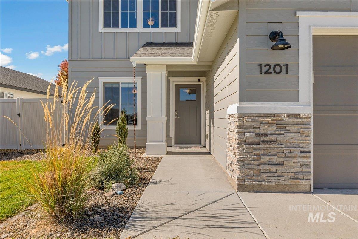 1201 N Bowknot Lake Ave, Star, Idaho 83669, 4 Bedrooms, 2.5 Bathrooms, Residential For Sale, Price $545,000, 99003825