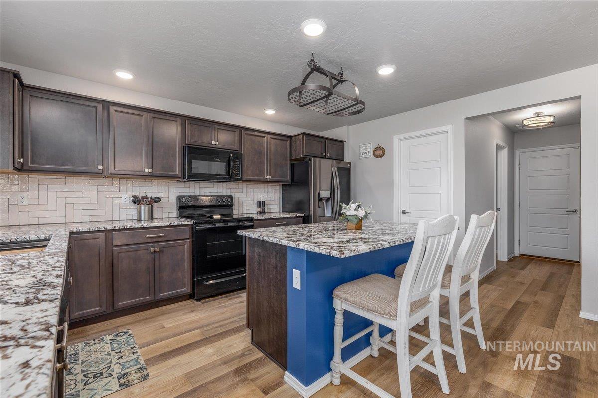 1201 N Bowknot Lake Ave, Star, Idaho 83669, 4 Bedrooms, 2.5 Bathrooms, Residential For Sale, Price $545,000, 99003825