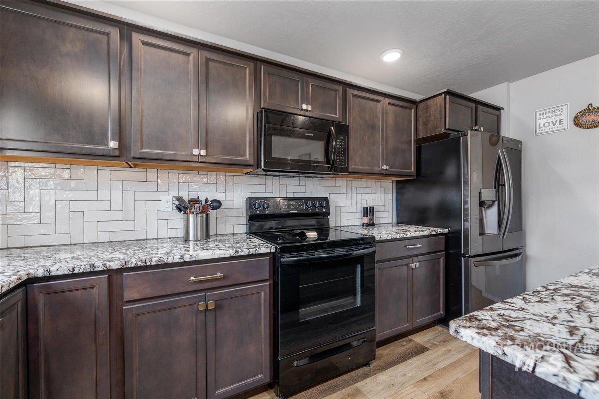 1201 N Bowknot Lake Ave, Star, Idaho 83669, 4 Bedrooms, 2.5 Bathrooms, Residential For Sale, Price $545,000, 99003825