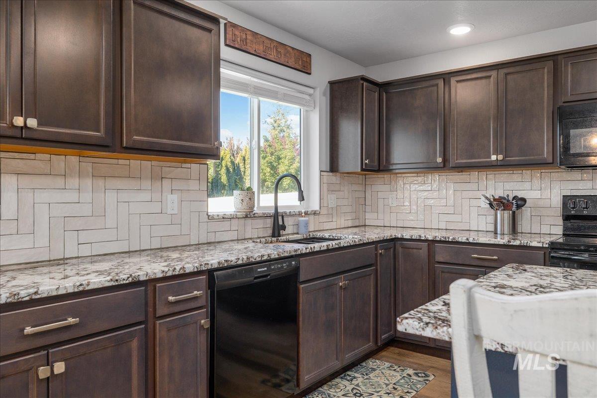1201 N Bowknot Lake Ave, Star, Idaho 83669, 4 Bedrooms, 2.5 Bathrooms, Residential For Sale, Price $545,000, 99003825