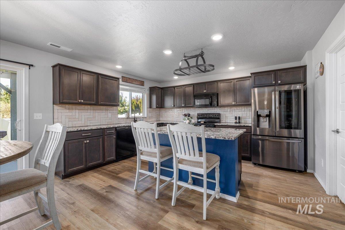 1201 N Bowknot Lake Ave, Star, Idaho 83669, 4 Bedrooms, 2.5 Bathrooms, Residential For Sale, Price $545,000, 99003825